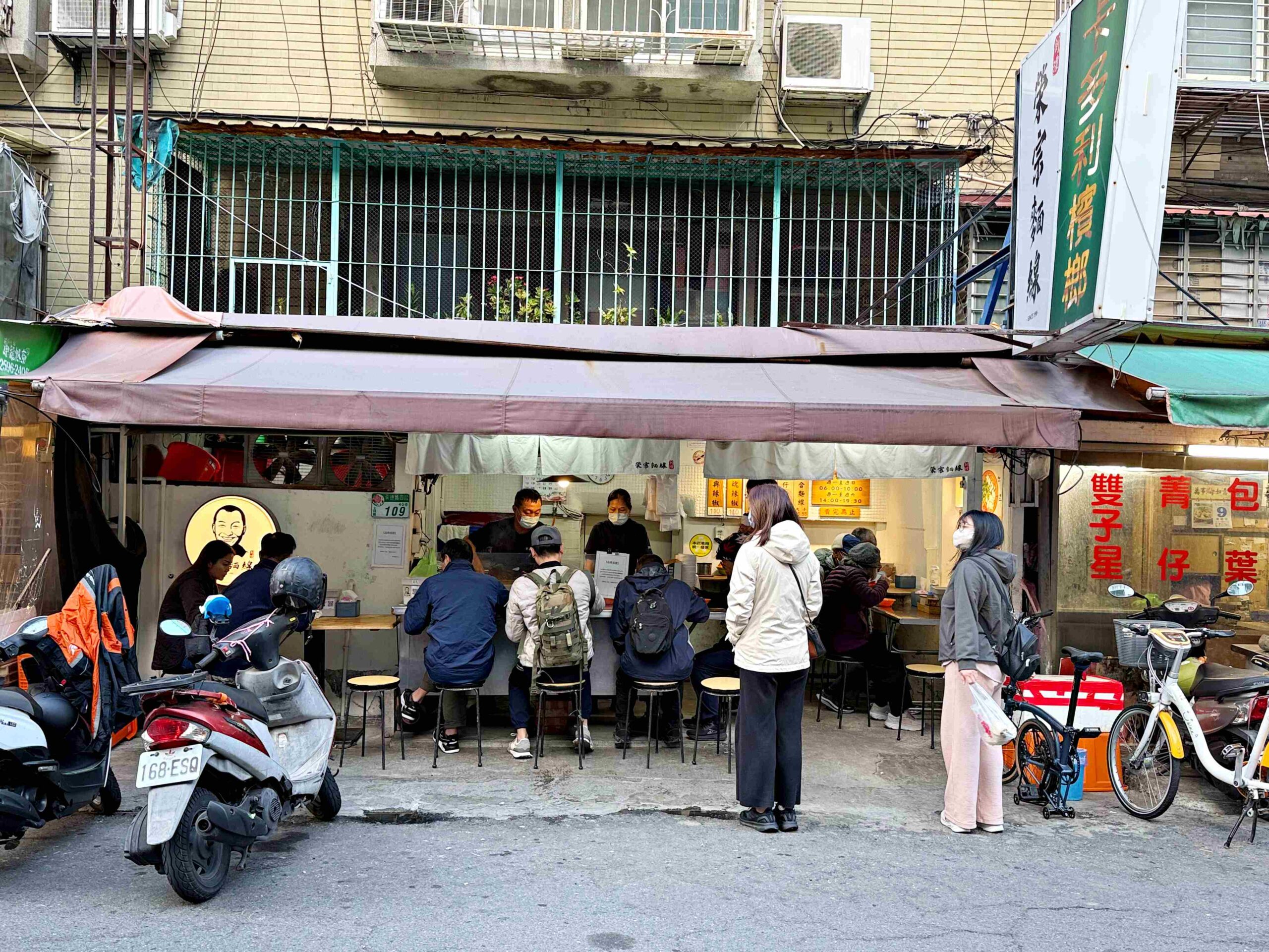 【士林美食】劍潭榮宗麵線，調味厲害，蚵仔跟大腸爆量給，無敵麵線推薦(菜單) @趙先生吃飯