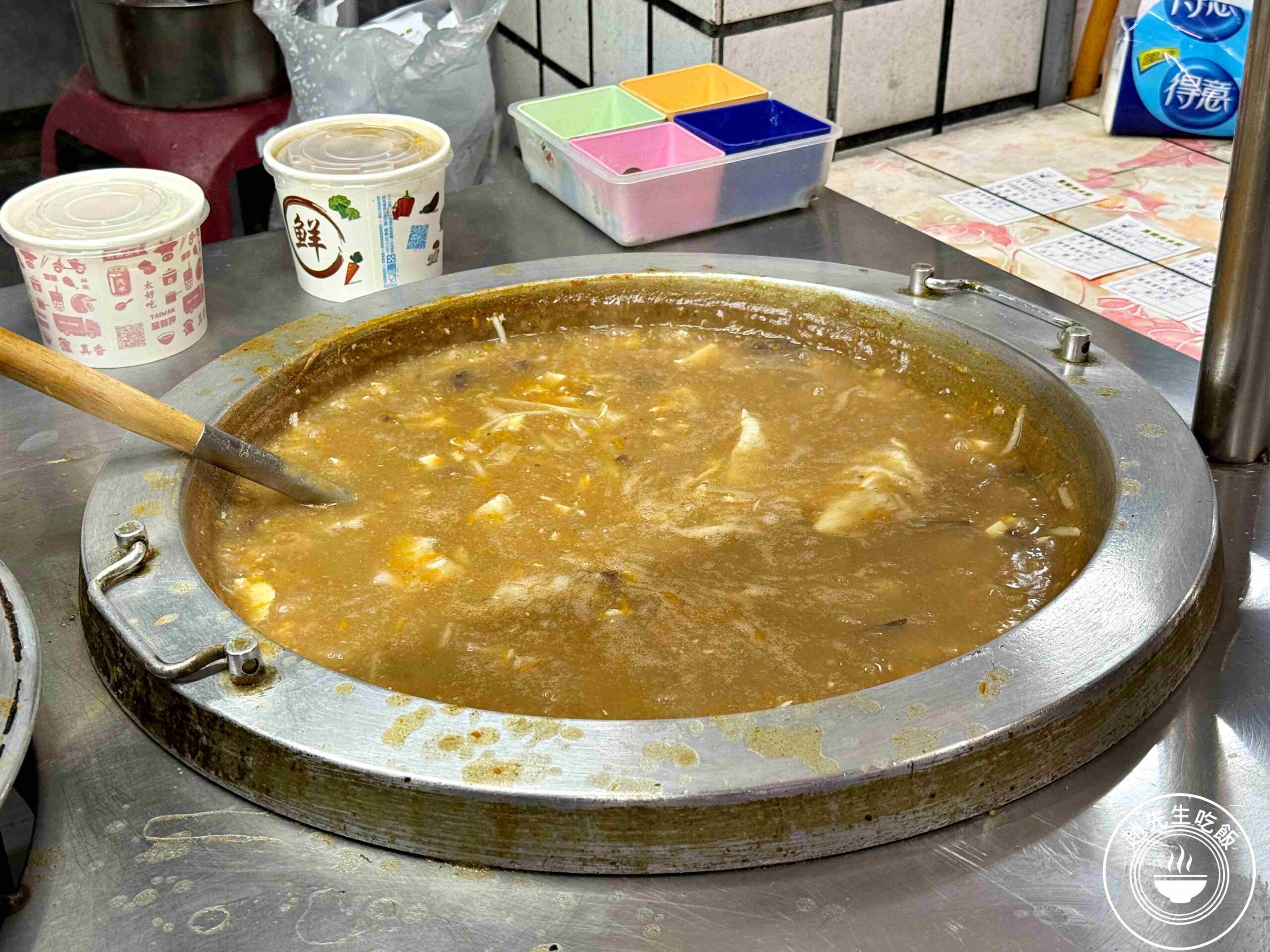 【新莊美食】黑豬肉水餃，一顆4元，內餡意外香甜好吃，酸辣湯也推薦推薦(菜單) @趙先生吃飯