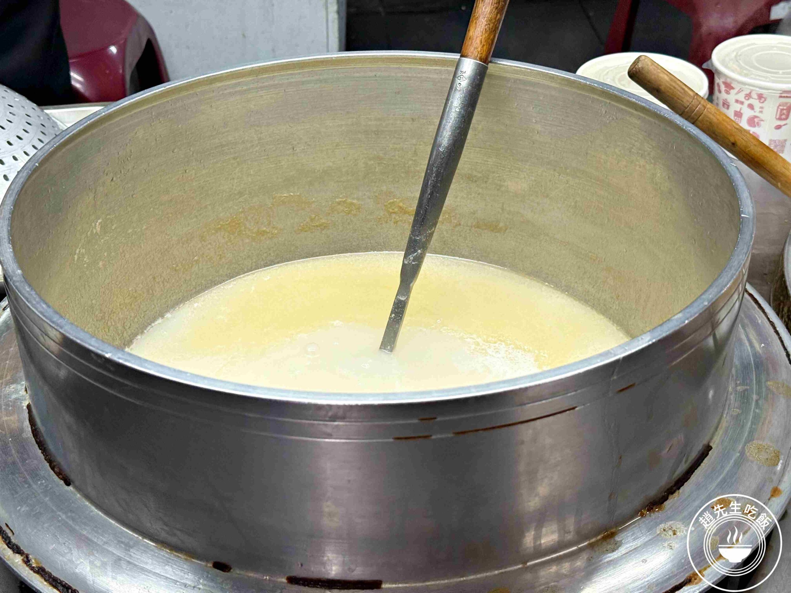 【新莊美食】黑豬肉水餃，一顆4元，內餡意外香甜好吃，酸辣湯也推薦推薦(菜單) @趙先生吃飯