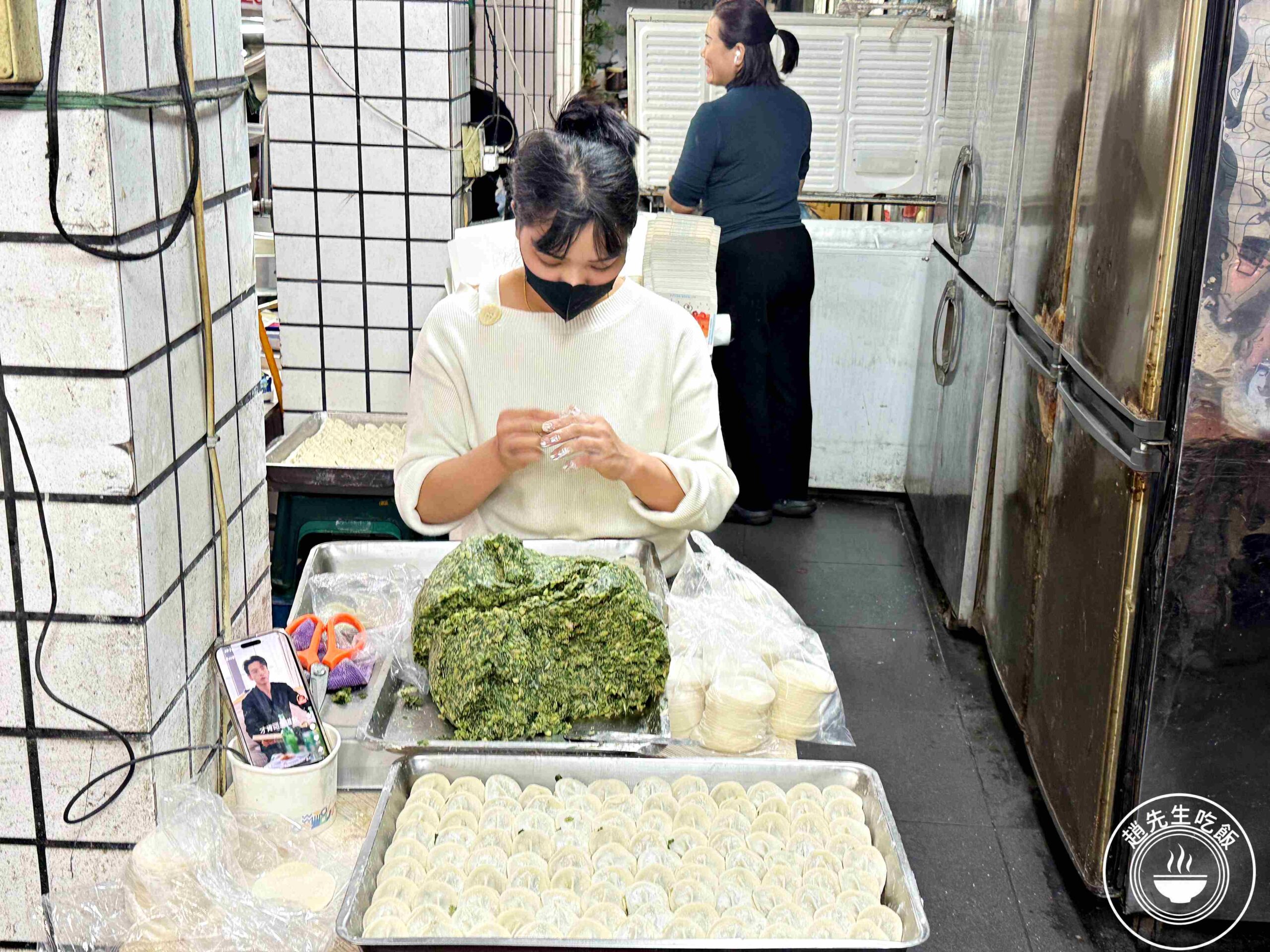 【新莊美食】黑豬肉水餃，一顆4元，內餡意外香甜好吃，酸辣湯也推薦推薦(菜單) @趙先生吃飯