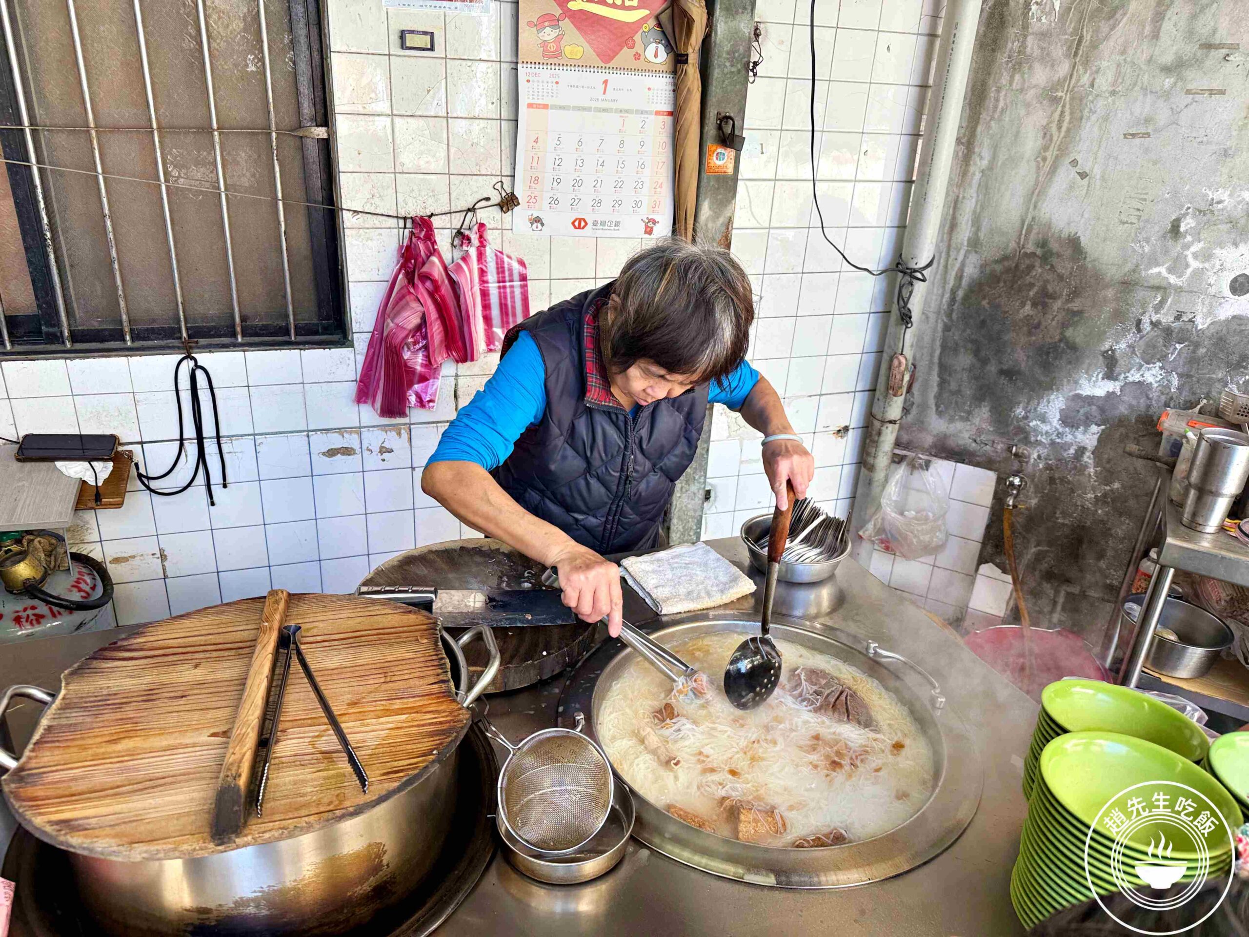【東門美食】無名米粉湯，巷弄內無招牌40年老店，神祕鐵皮屋便宜小吃推薦(菜單) @趙先生吃飯
