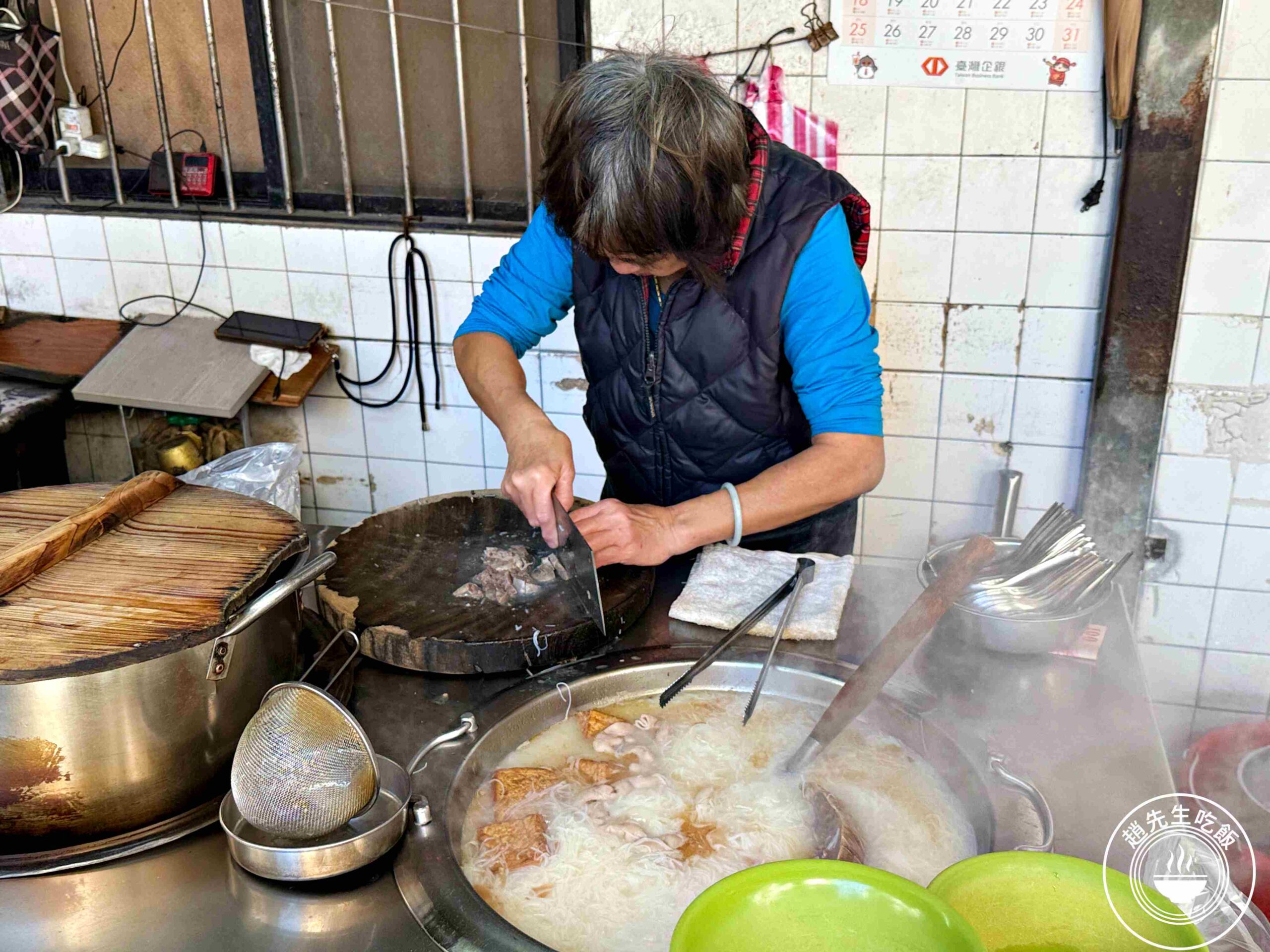 【東門美食】無名米粉湯，巷弄內無招牌40年老店，神祕鐵皮屋便宜小吃推薦(菜單) @趙先生吃飯