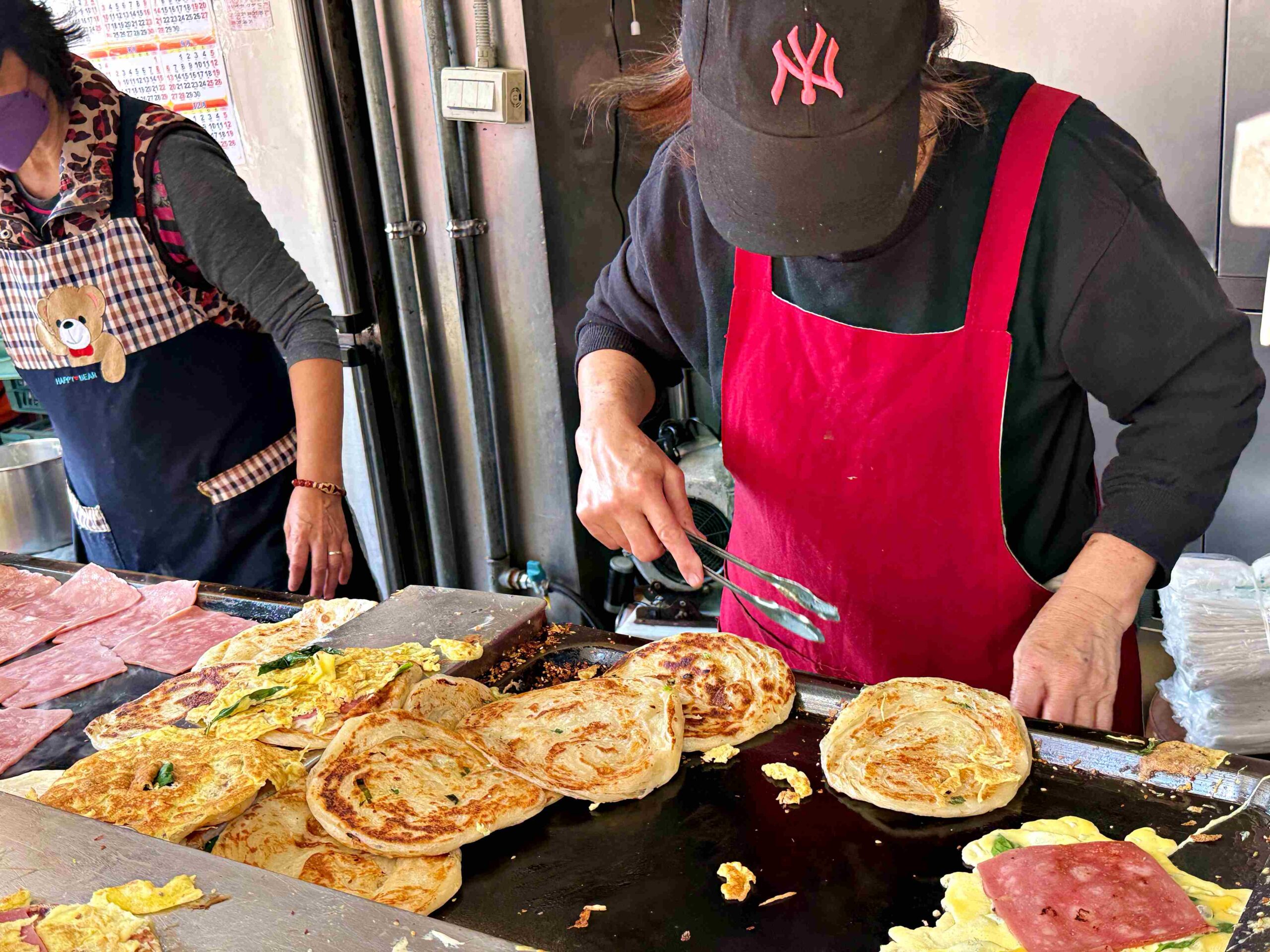 【永康街美食】天津蔥抓餅，排隊名店超強好吃只要30元，很多人一次買10份推薦(菜單) @趙先生吃飯