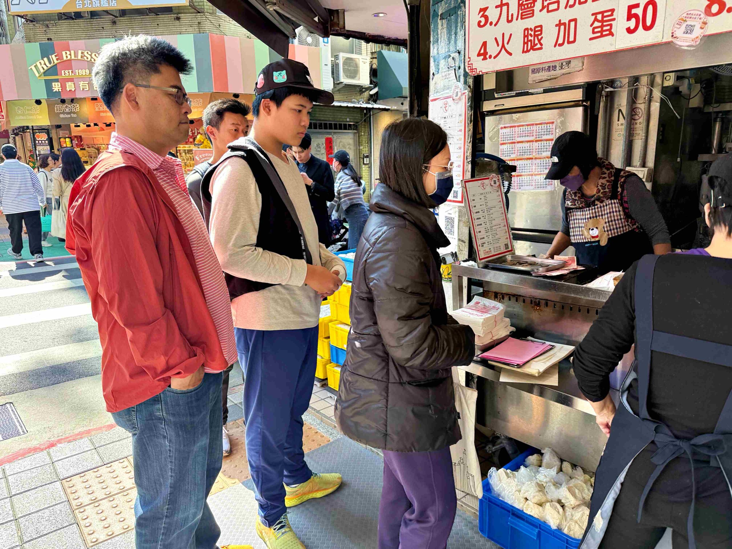 【永康街美食】天津蔥抓餅，排隊名店超強好吃只要30元，很多人一次買10份推薦(菜單) @趙先生吃飯