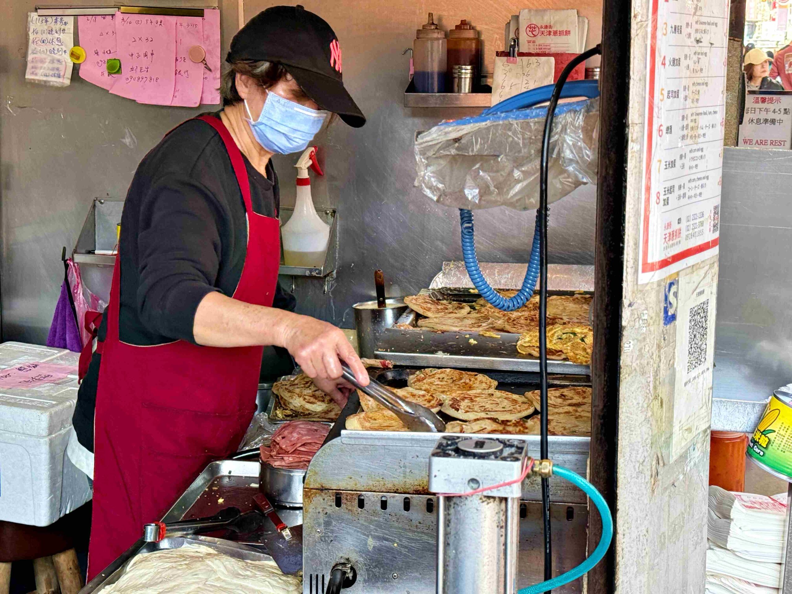 【永康街美食】天津蔥抓餅，排隊名店超強好吃只要30元，很多人一次買10份推薦(菜單) @趙先生吃飯