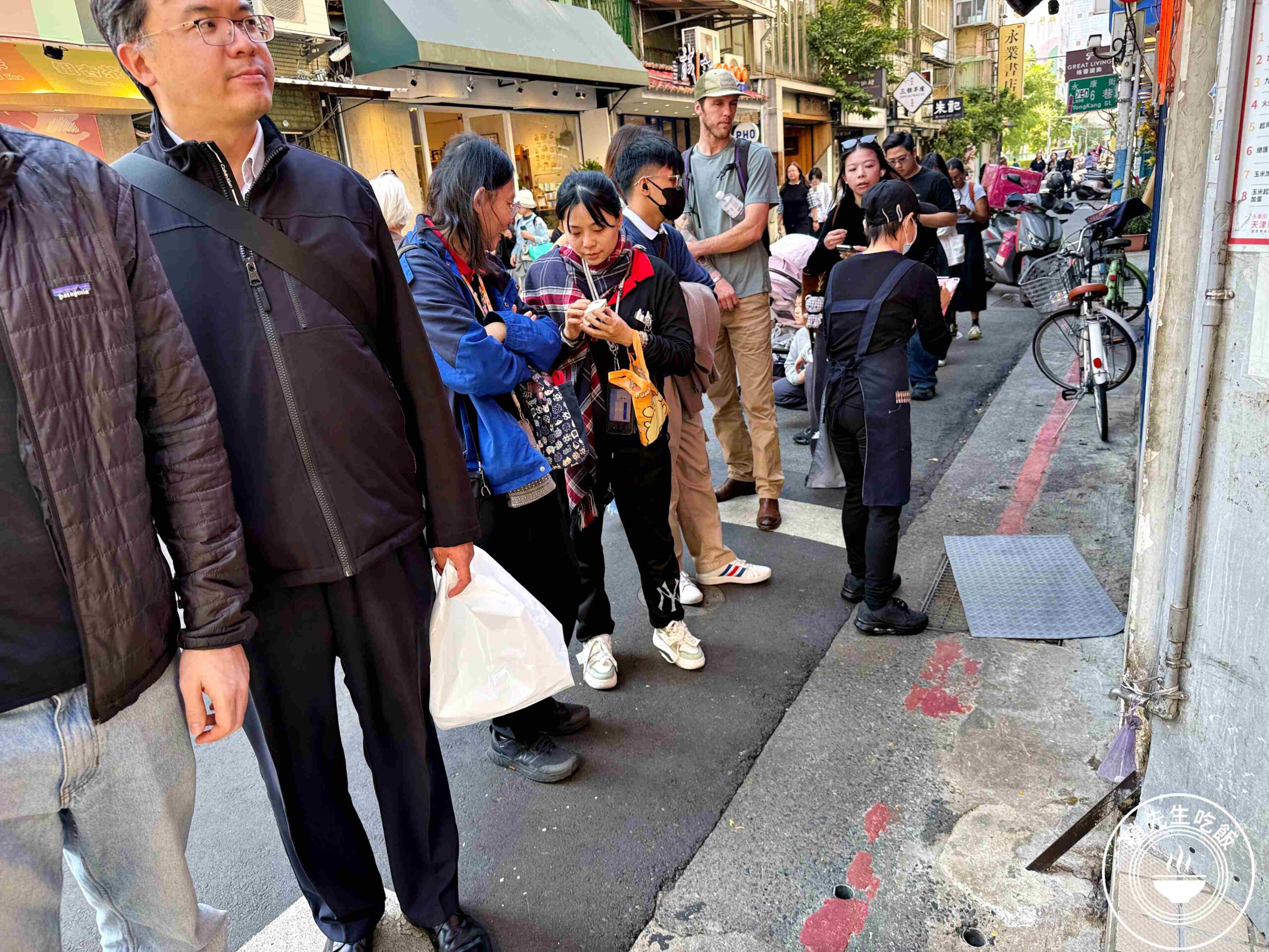 【永康街美食】天津蔥抓餅，打一打更好吃，很多人一次買10份推薦(菜單) @趙先生吃飯
