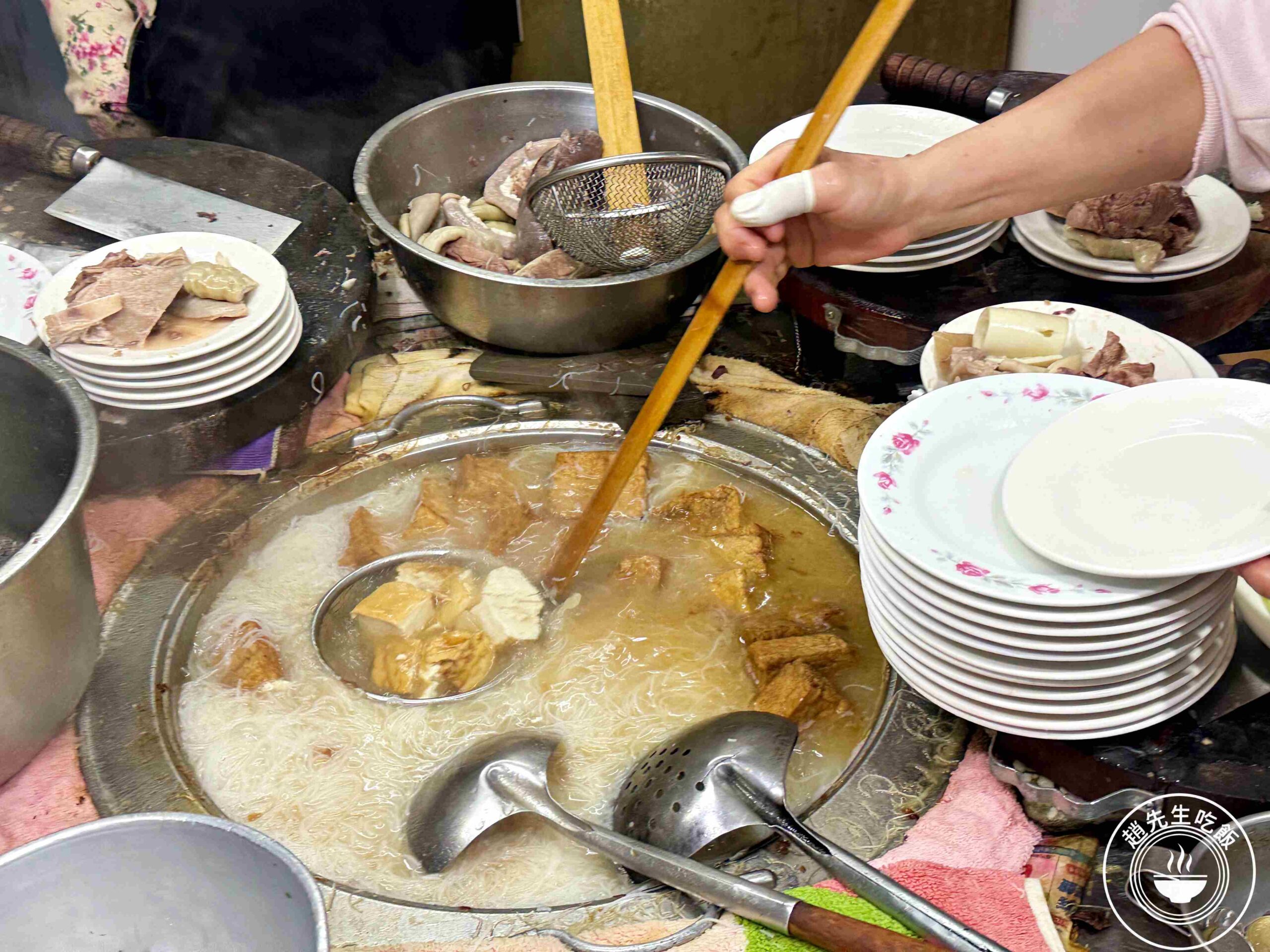 【東門美食】羅媽媽米粉湯，70年老店獲500碗肯定，米粉湯、大腸頭推薦(菜單) @趙先生吃飯