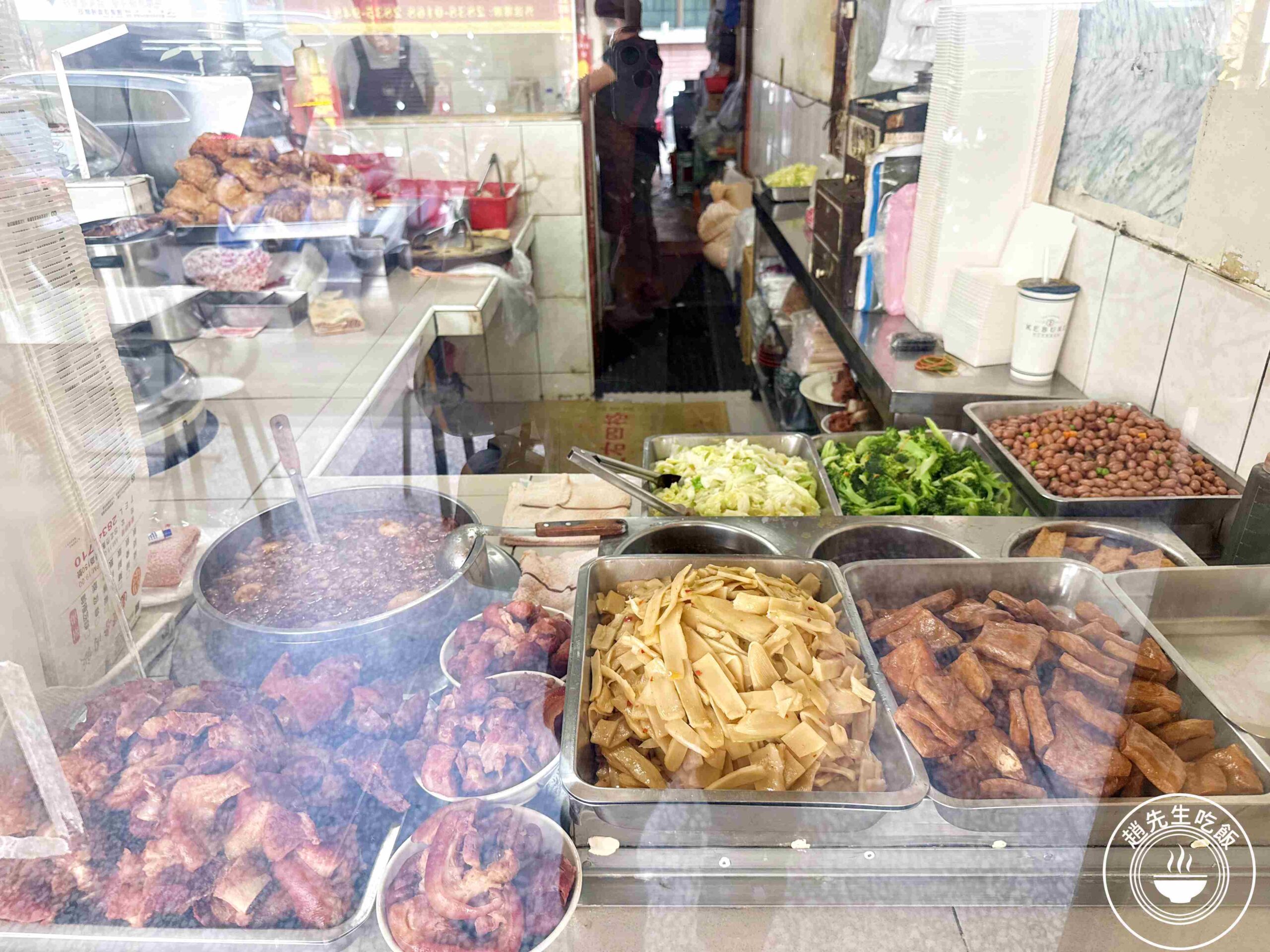 【天母美食】圓環魯肉飯，還沒開店就排隊！近千則評論的在地知名便當推薦(菜單) @趙先生吃飯