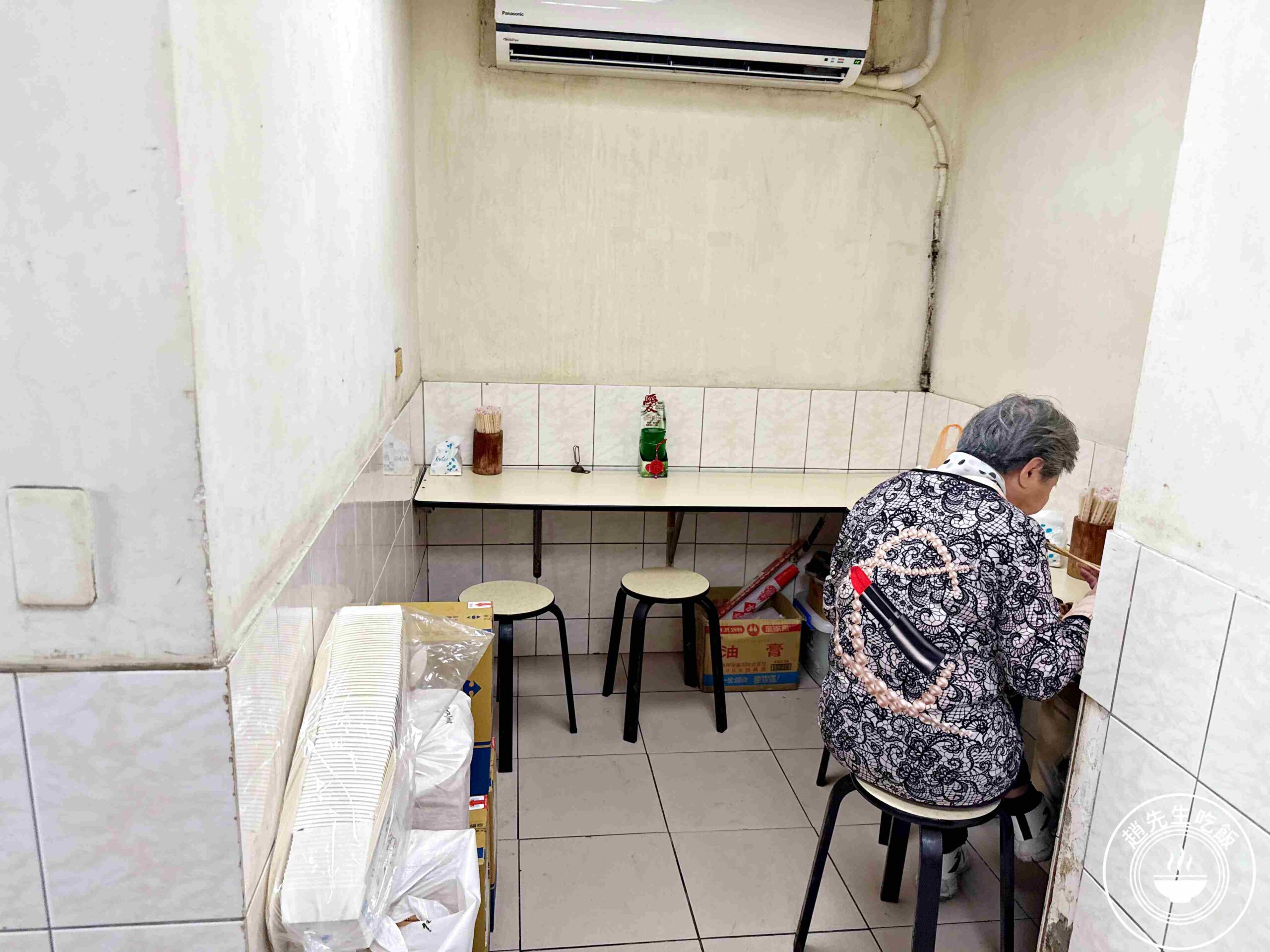 【天母美食】圓環魯肉飯，還沒開店就排隊！近千則評論的在地知名便當推薦(菜單) @趙先生吃飯