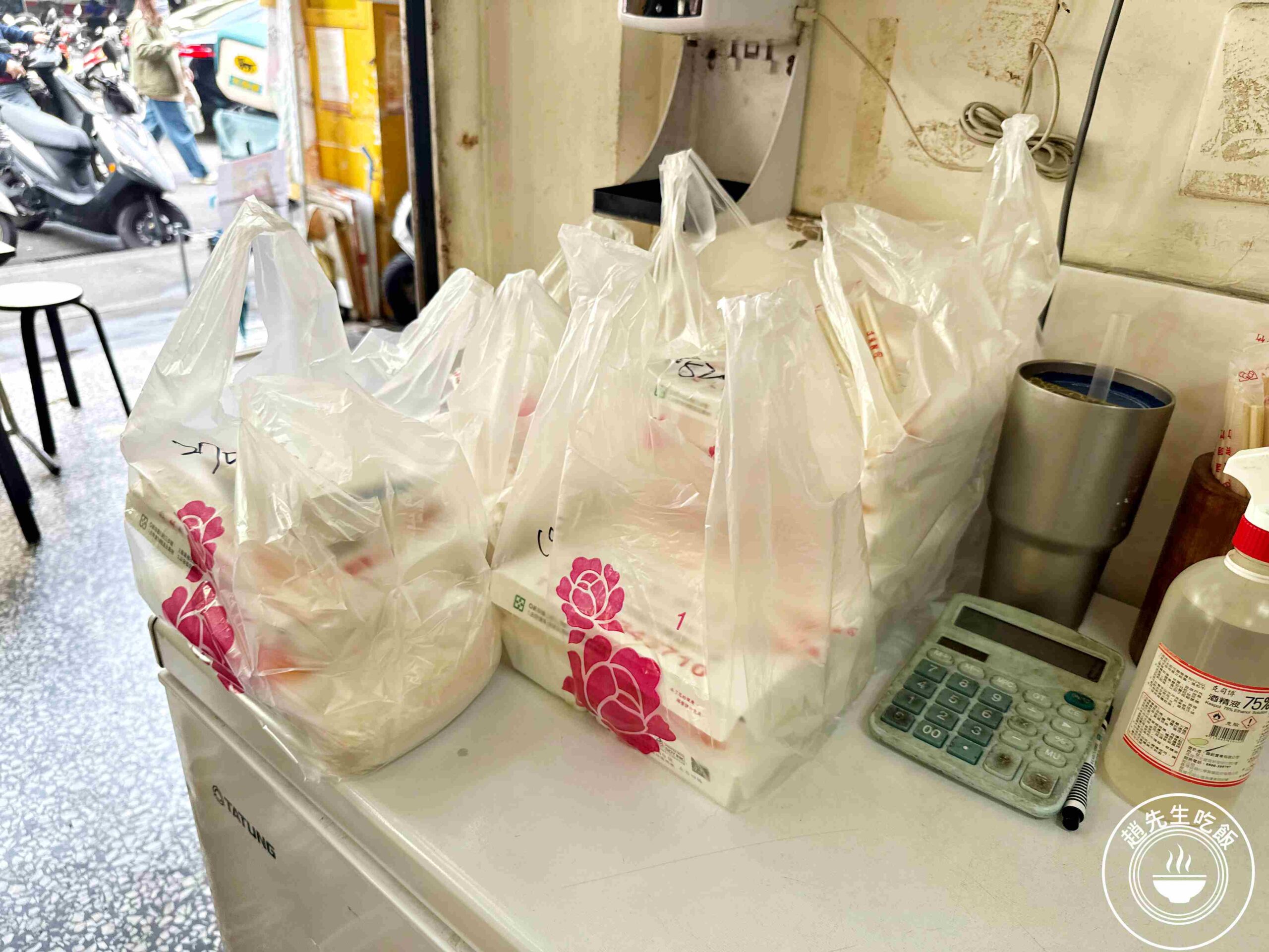 【天母美食】圓環魯肉飯，還沒開店就排隊！近千則評論的在地知名便當推薦(菜單) @趙先生吃飯