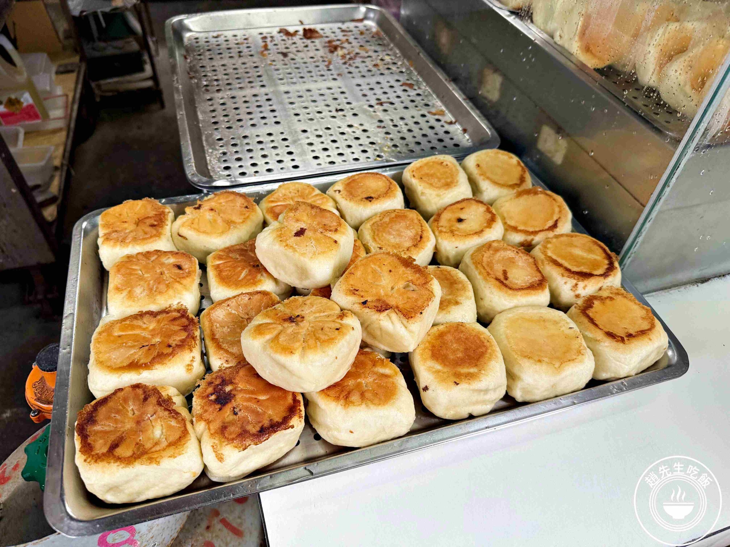 【南港美食】傳說水煎包，巷弄內的人氣排隊小吃，七種口味都好吃推薦(菜單) @趙先生吃飯