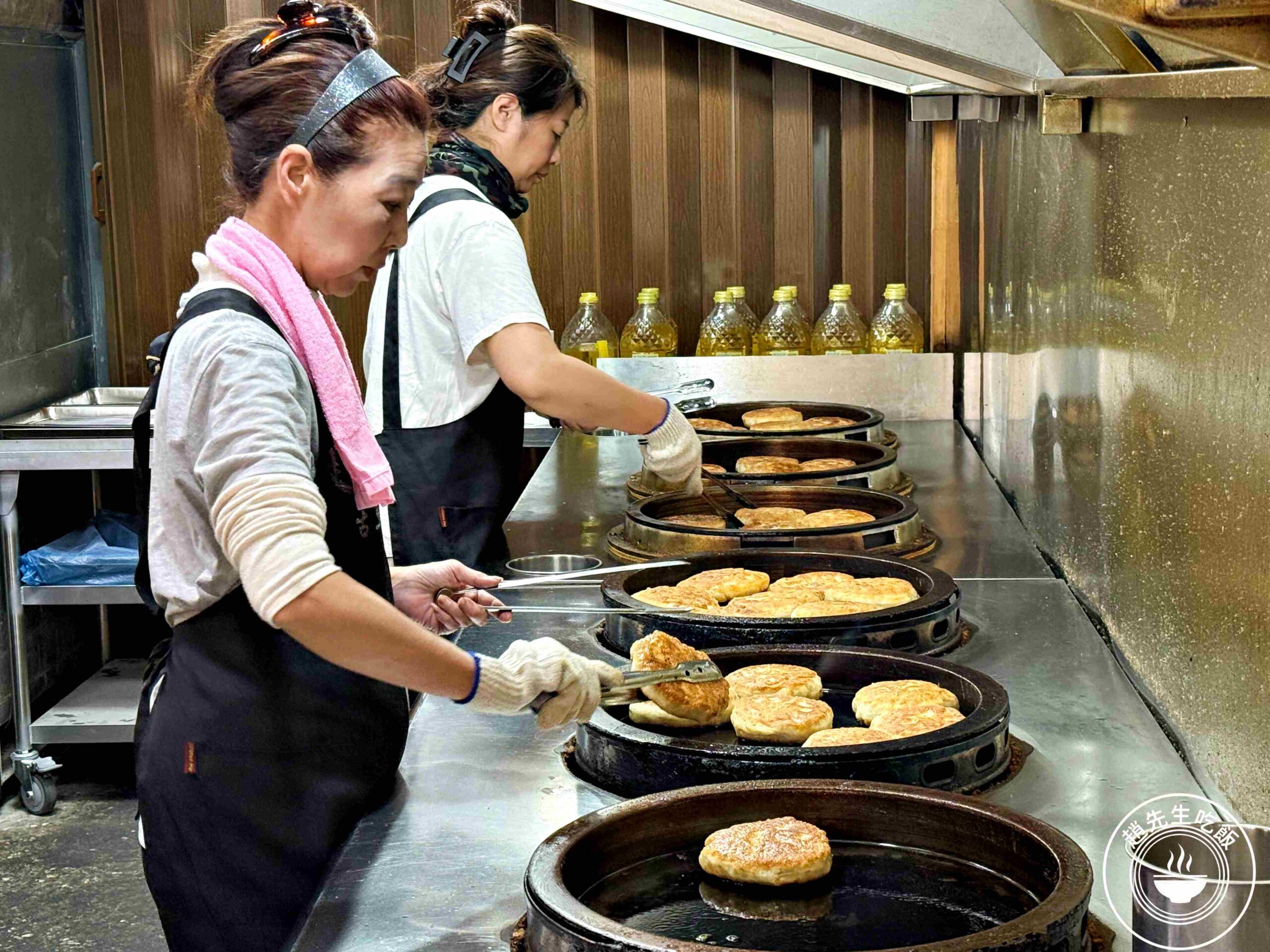 【南港美食】老眷村煎餅，巷弄的排隊店，大單直接訂兩百個高麗菜、紅豆超推薦(推薦) @趙先生吃飯