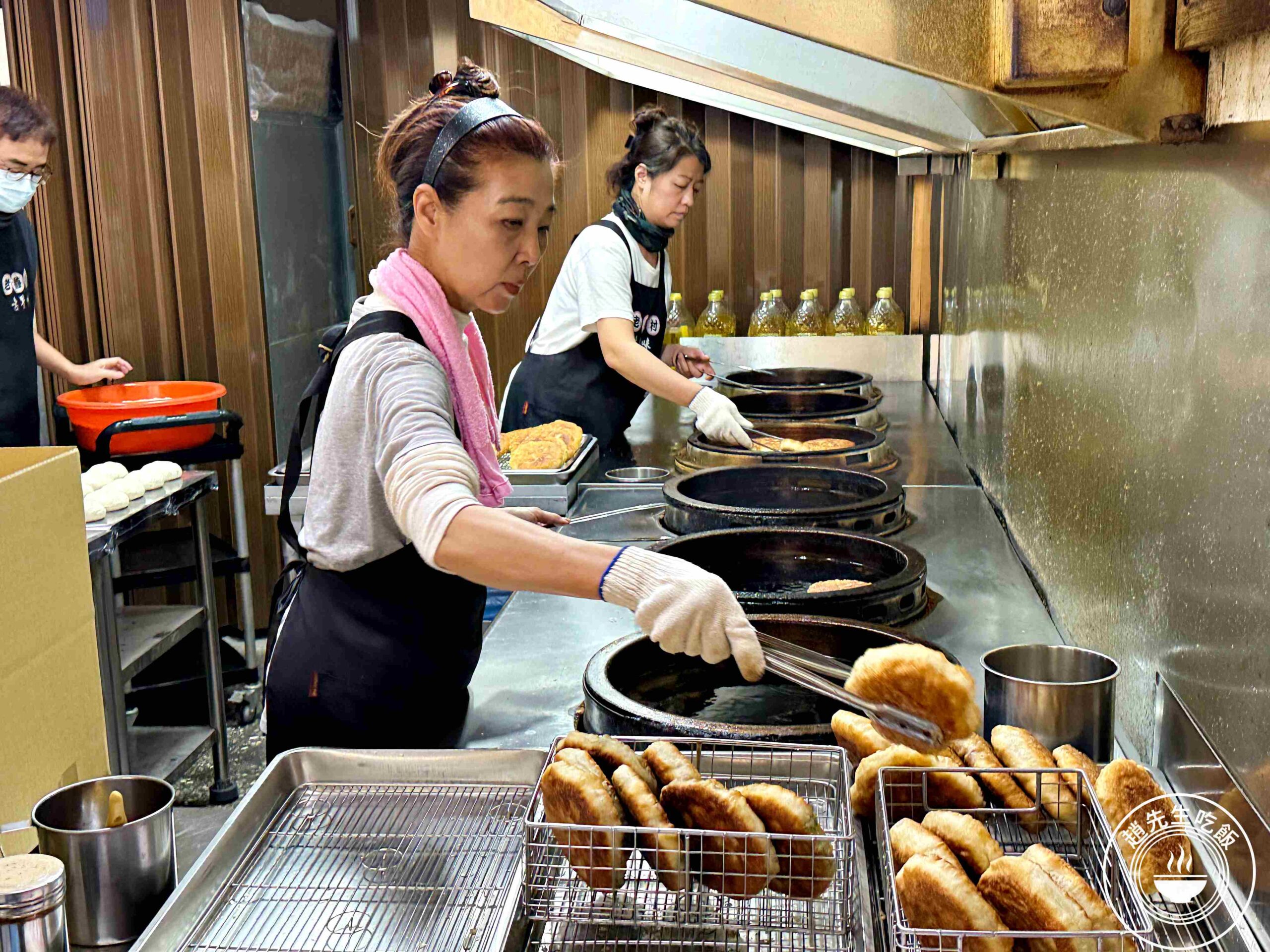 【南港美食】老眷村煎餅，巷弄的排隊店，大單直接訂兩百個高麗菜、紅豆超推薦(推薦) @趙先生吃飯