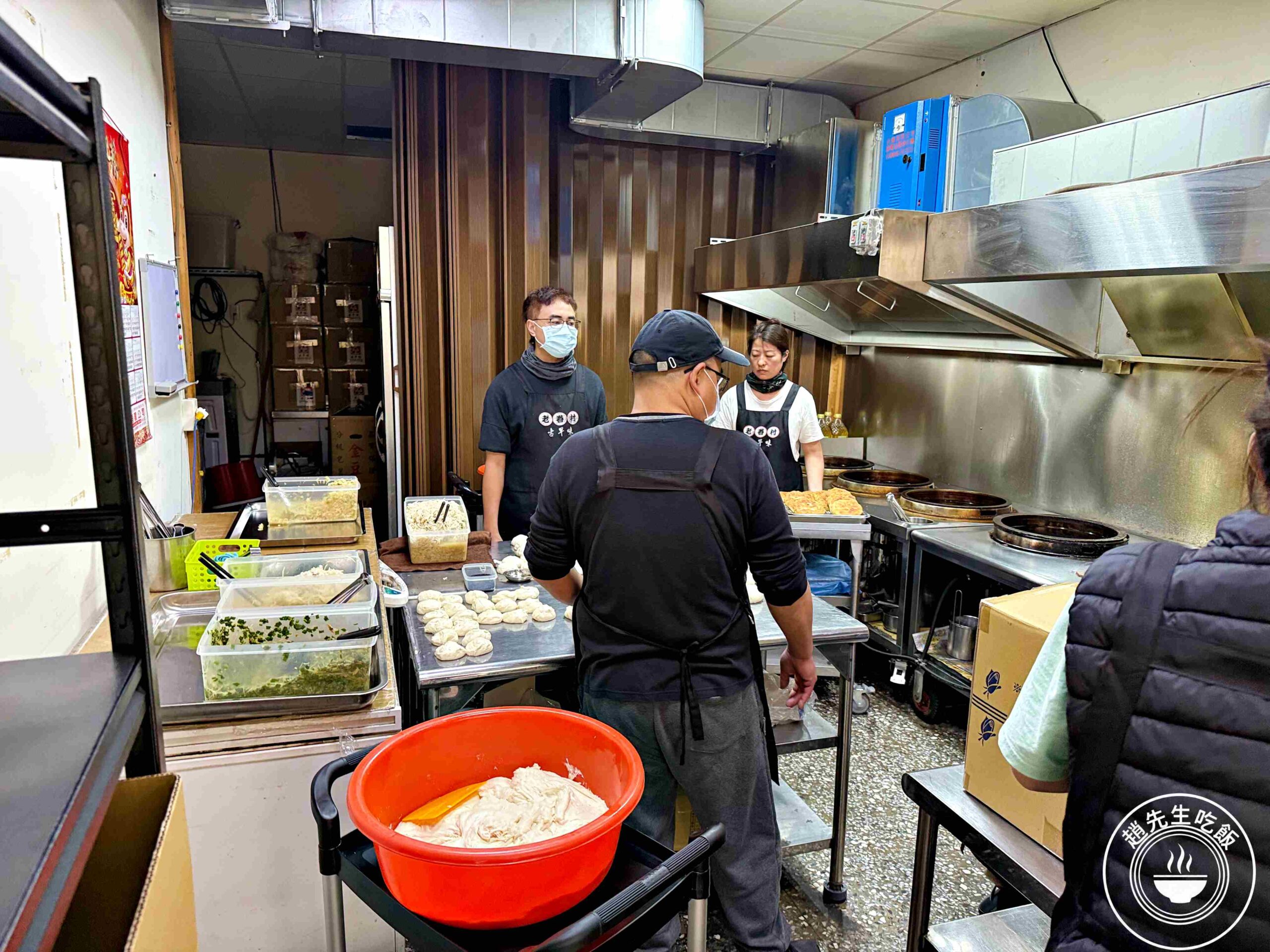 【南港美食】老眷村煎餅，巷弄的排隊店，大單直接訂兩百個高麗菜、紅豆超推薦(推薦) @趙先生吃飯