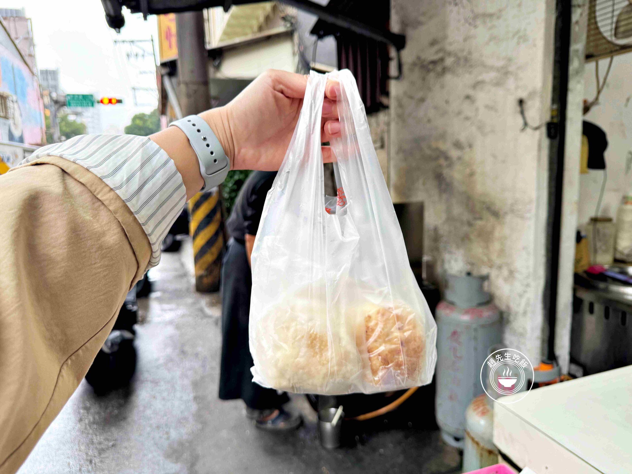 【南港美食】傳說水煎包，巷弄內的人氣排隊小吃，七種口味都好吃推薦(菜單) @趙先生吃飯