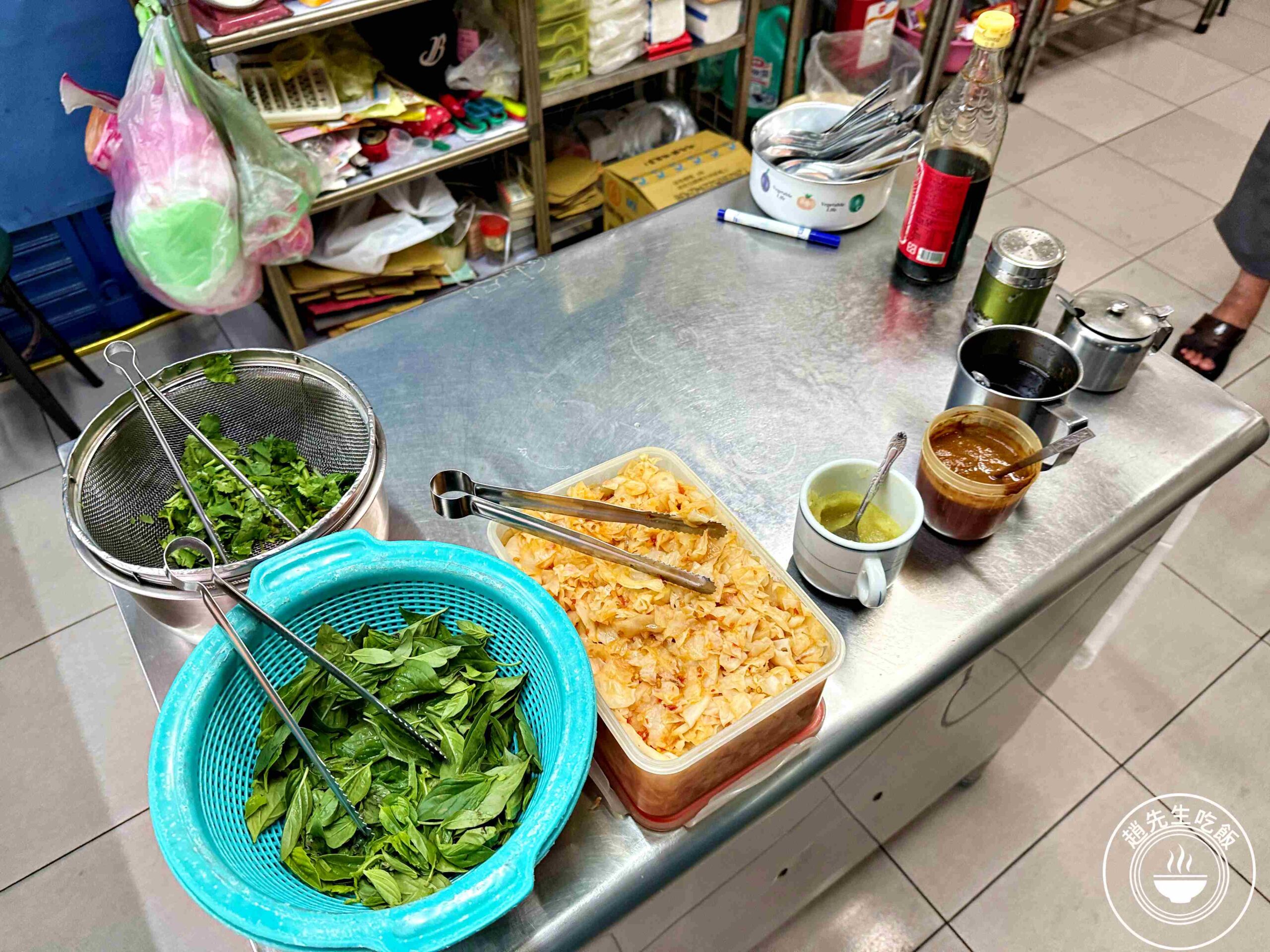 【三重美食】阿桑大腸麵線，在地40年好吃麵線老店，九層塔香菜泡菜無限續加推薦(菜單) @趙先生吃飯