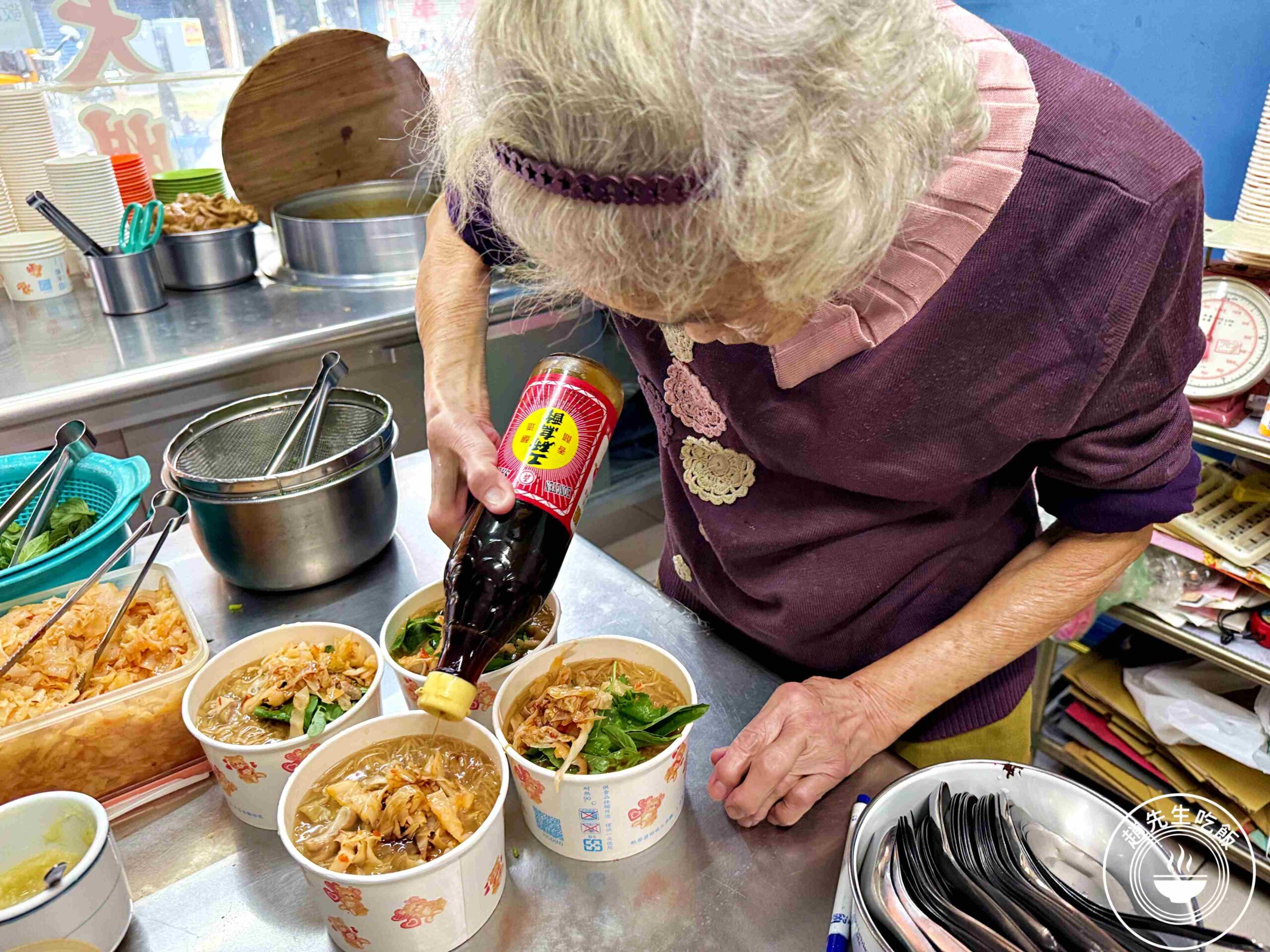 【三重美食】阿桑大腸麵線，在地40年好吃麵線老店，九層塔香菜泡菜無限續加推薦(菜單) @趙先生吃飯