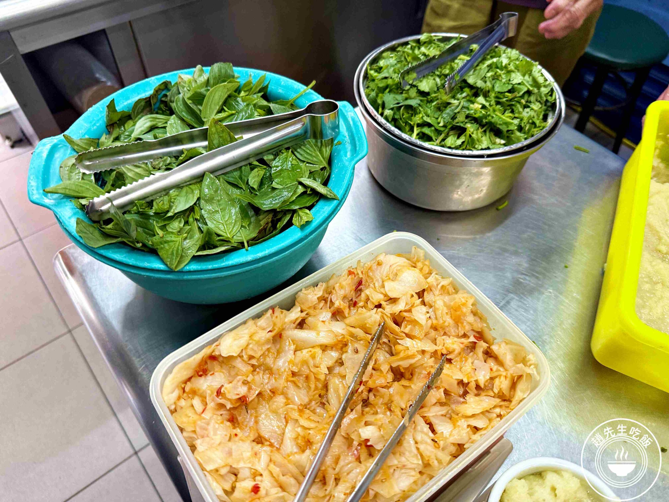 【三重美食】阿桑大腸麵線，在地40年好吃麵線老店，九層塔香菜泡菜無限續加推薦(菜單) @趙先生吃飯