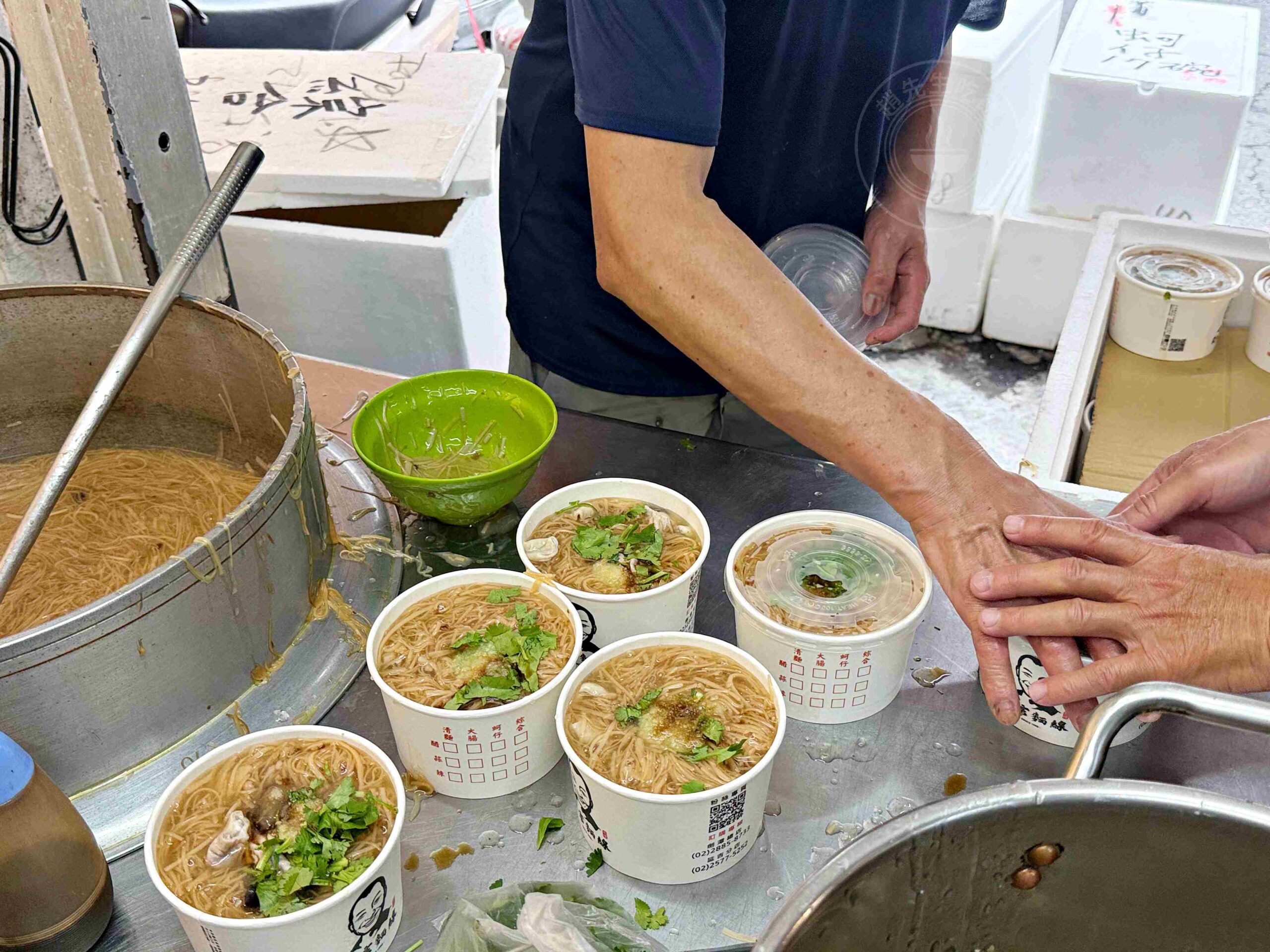 【士林美食】劍潭榮宗麵線，調味厲害，蚵仔跟大腸爆量給，無敵麵線推薦(菜單) @趙先生吃飯