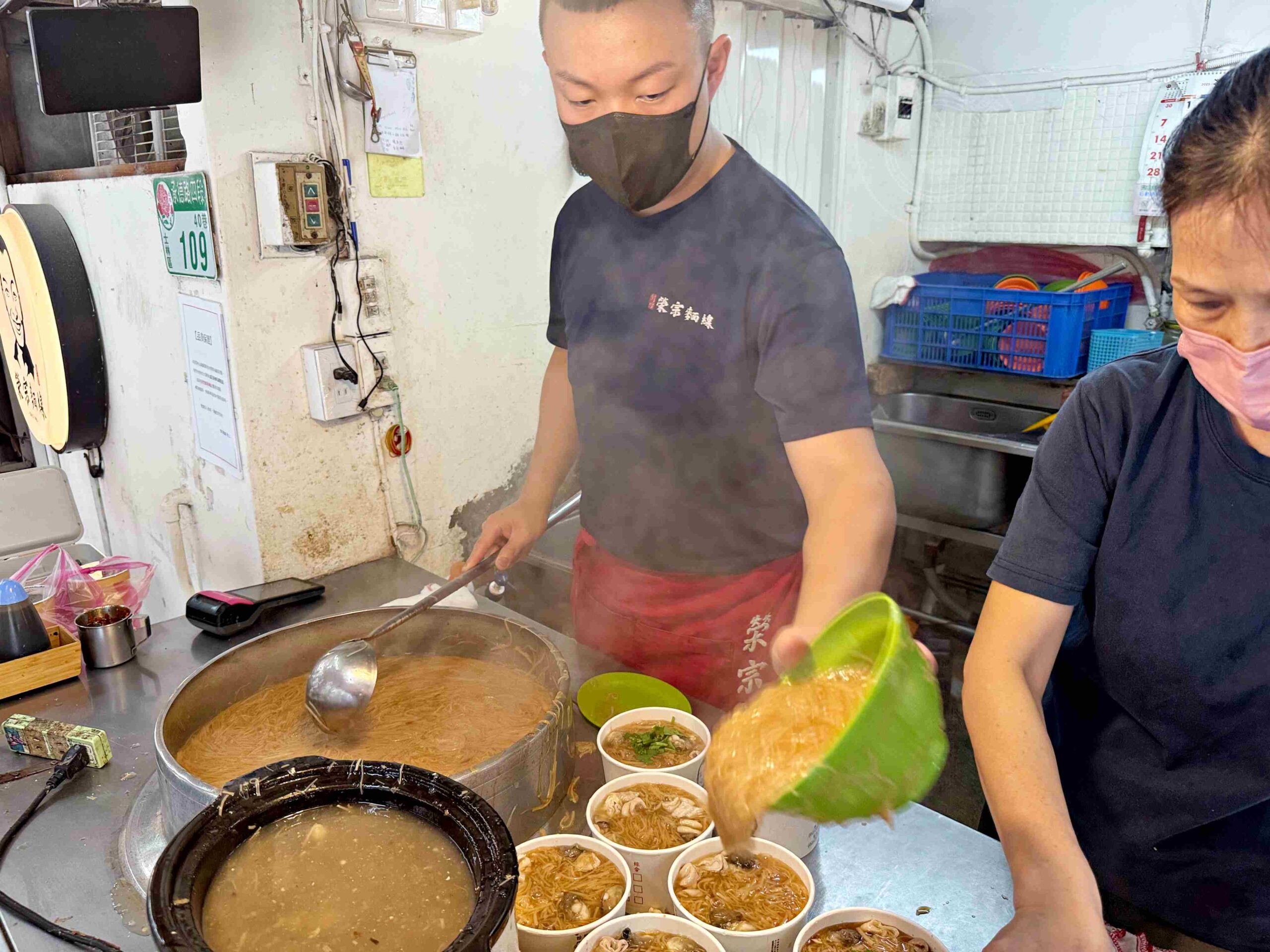 【士林美食】劍潭榮宗麵線，調味厲害，蚵仔跟大腸爆量給，無敵麵線推薦(菜單) @趙先生吃飯