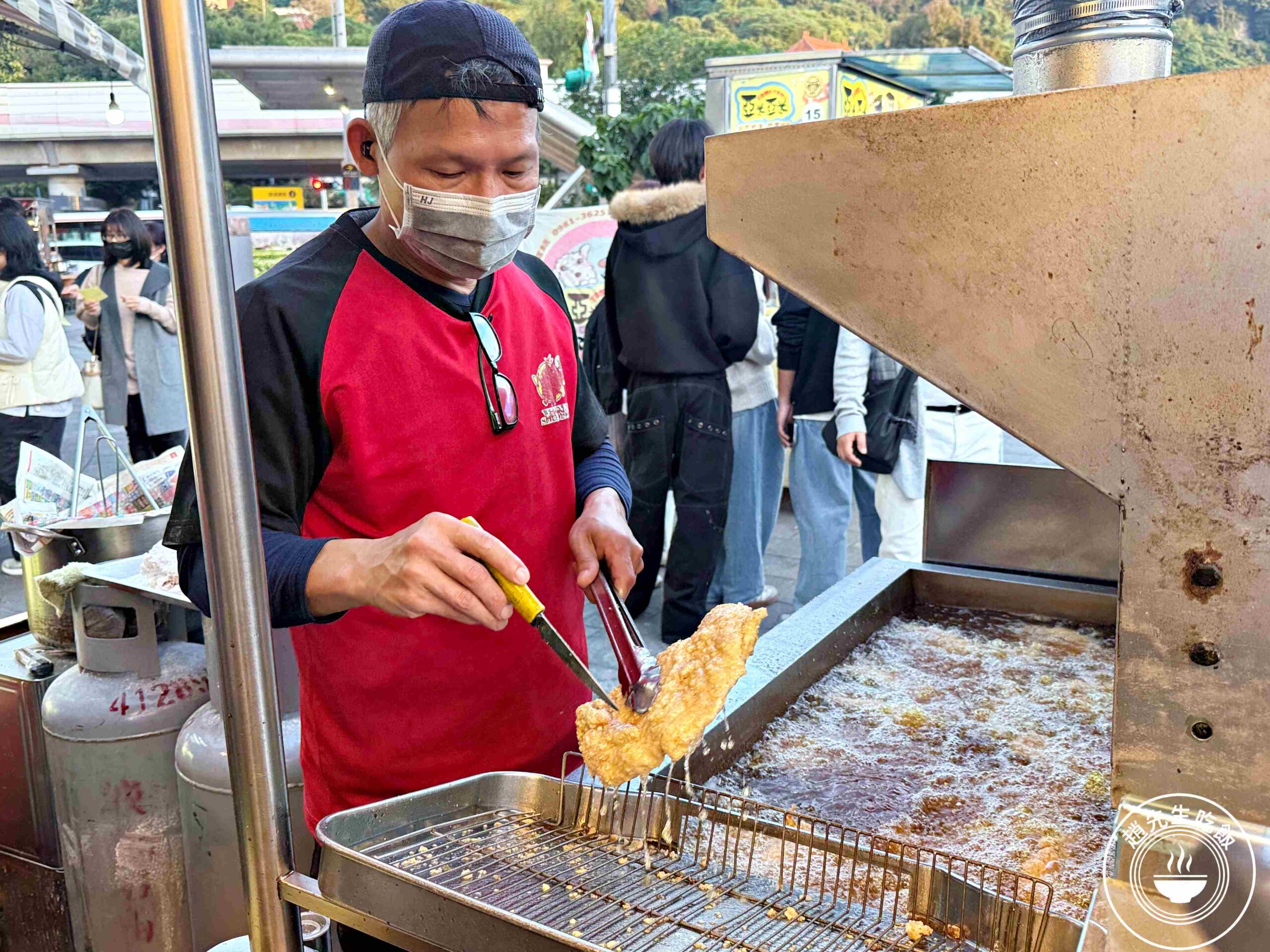【士林夜市美食】家鄉碳烤雞排士林店，先炸後烤多汁雞排完勝豪大大推薦(菜單) @趙先生吃飯