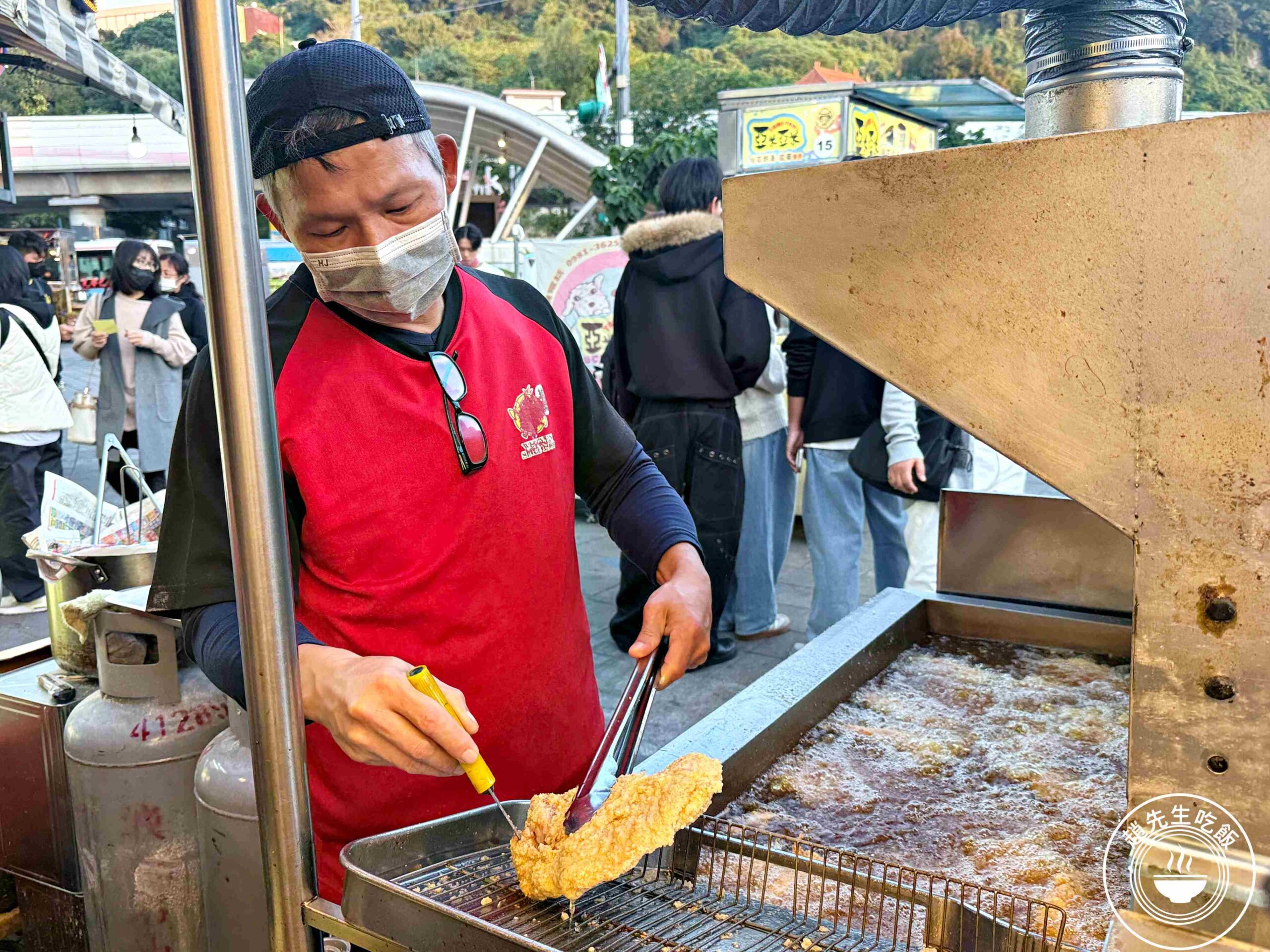 【士林夜市美食】家鄉碳烤雞排士林店，先炸後烤多汁雞排完勝豪大大推薦(菜單) @趙先生吃飯