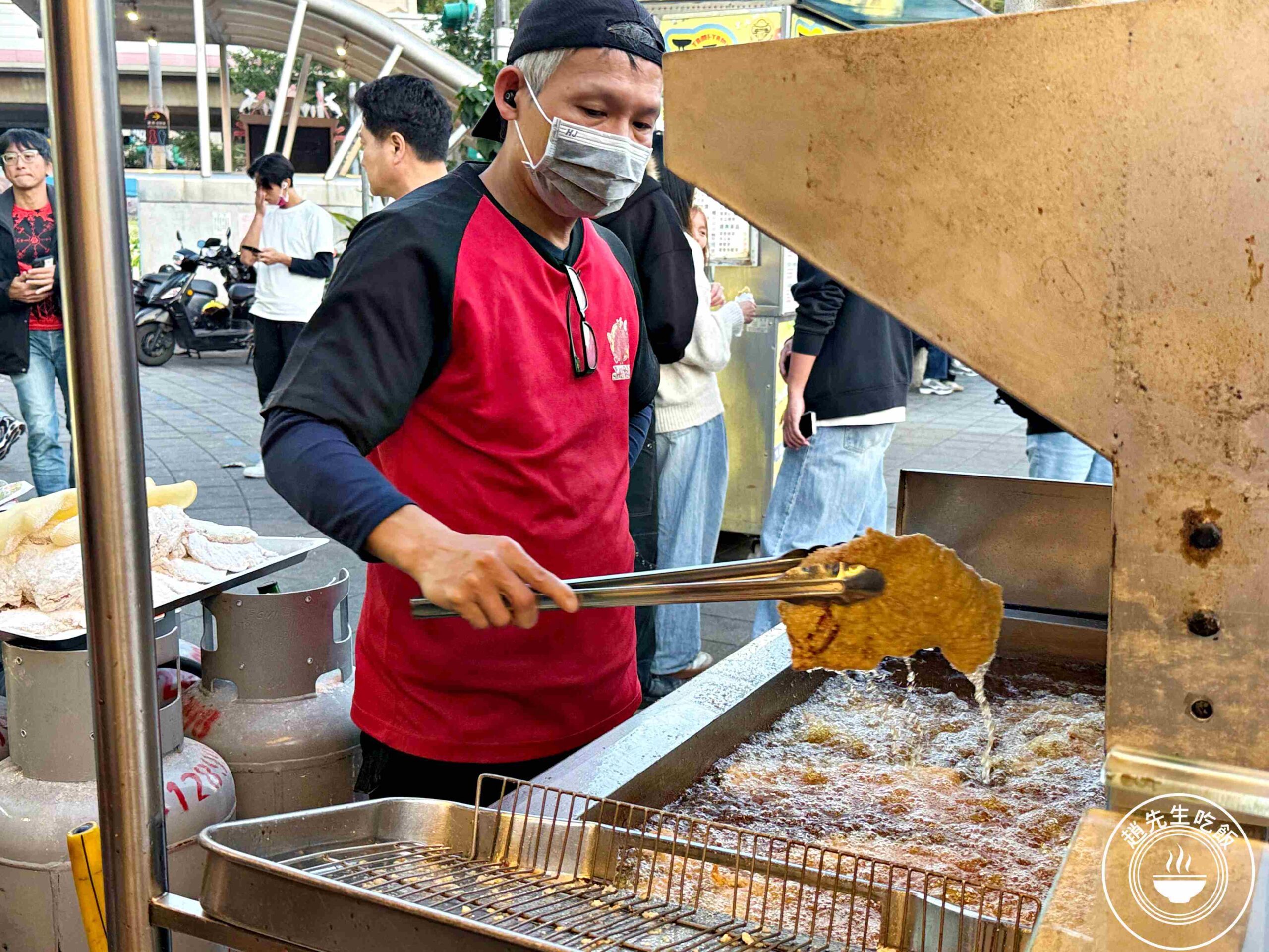 【士林夜市美食】家鄉碳烤雞排士林店，先炸後烤多汁雞排完勝豪大大推薦(菜單) @趙先生吃飯