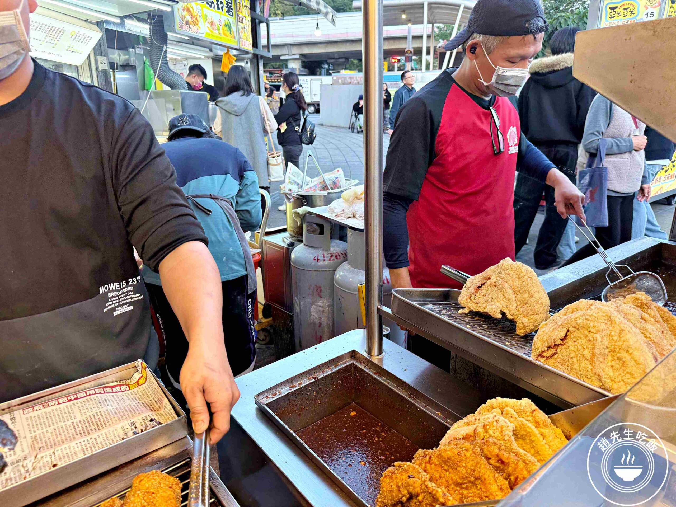 【士林夜市美食】家鄉碳烤雞排士林店，先炸後烤多汁雞排完勝豪大大推薦(菜單) @趙先生吃飯
