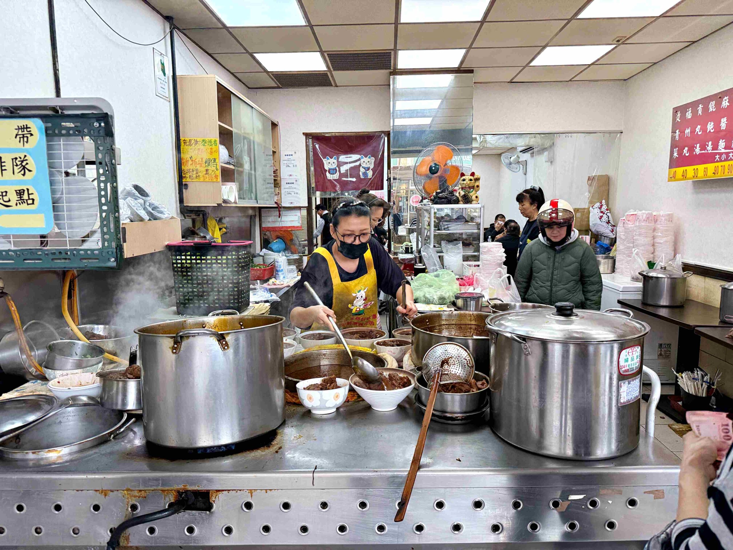 【天母美食】忠誠牛肉麵,小碗份量就是別人家大碗推薦(菜單) @趙先生吃飯 【天母美食】忠誠牛肉麵,小碗份量就是別人家大碗推薦(菜單) @趙先生吃飯