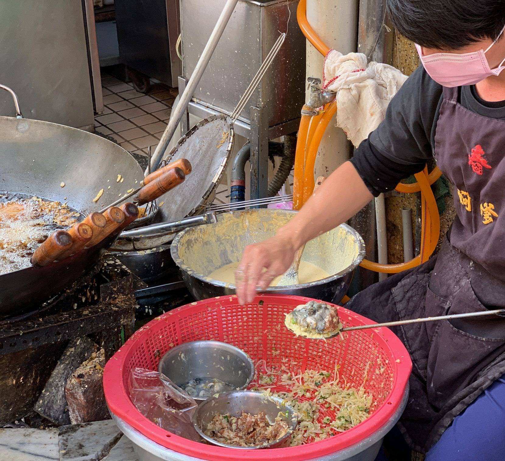 【台南美食】春蚵嗲，國華街必吃銅板價爆餡炸物推薦蚵嗲、蝦捲(菜單) @趙先生吃飯