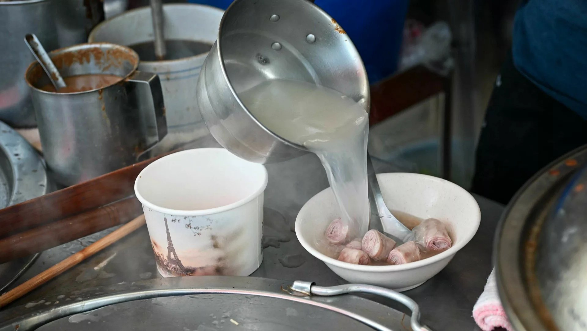 【基隆美食】六號碼頭麵店五層豬腸湯，超厚實層次感五層豬腸湯、古早味乾麵推薦(菜單) @趙先生吃飯