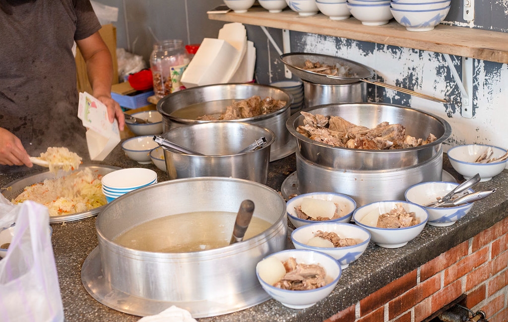【南京復興美食】排骨湯 高麗菜飯，只賣兩樣生意好到爆，蘿蔔排骨湯好喝可加湯推薦(菜單) @趙先生吃飯