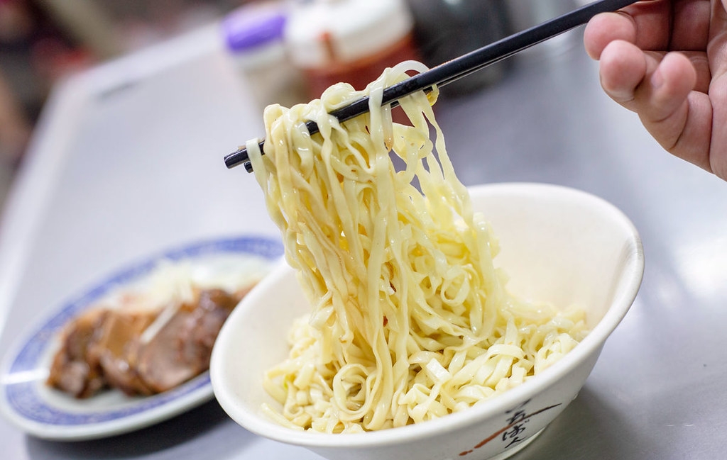 【基隆美食】長腳麵食，巷弄隱藏版70年老字號小吃，還得過500碗推薦！(菜單) @趙先生吃飯