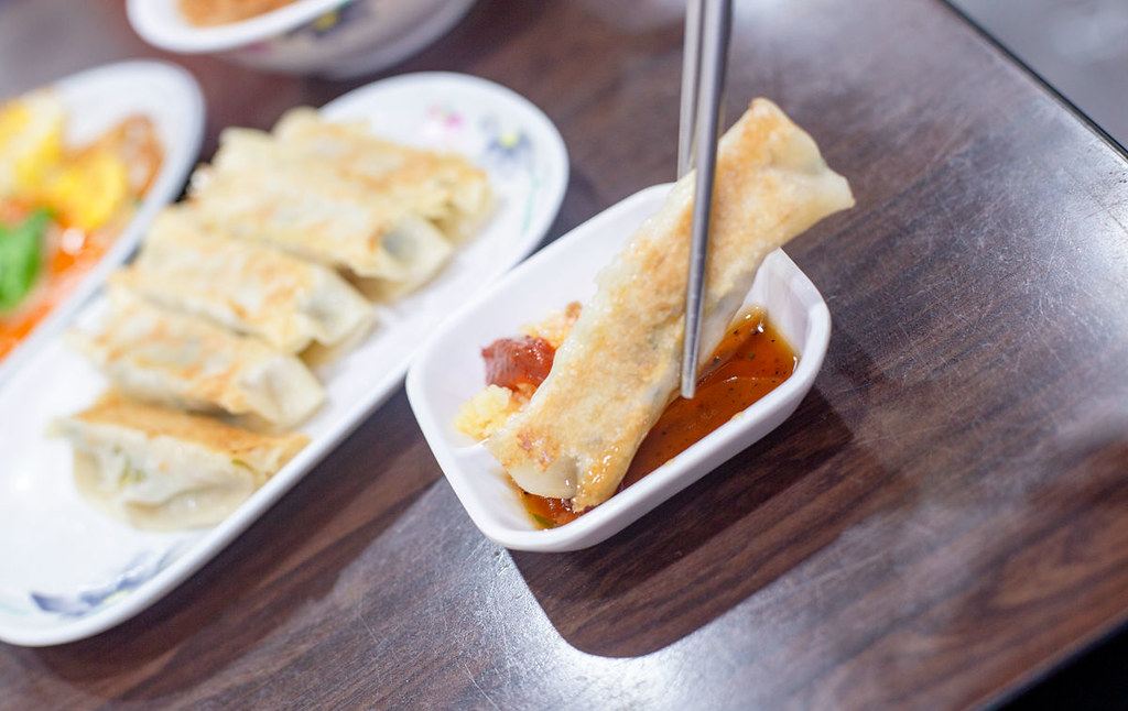 【三重美食】雲林鍋貼，鍋貼、脆皮蛋煎、蚵仔煎超酥脆配東石鮮蚵肥美推薦 (菜單) @趙先生吃飯