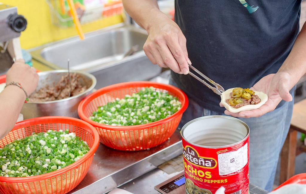 【松江南京美食】黑老闆胡椒餅，蔥塞超多，咬下去肉汁直接噴出來推薦(菜單) @趙先生吃飯