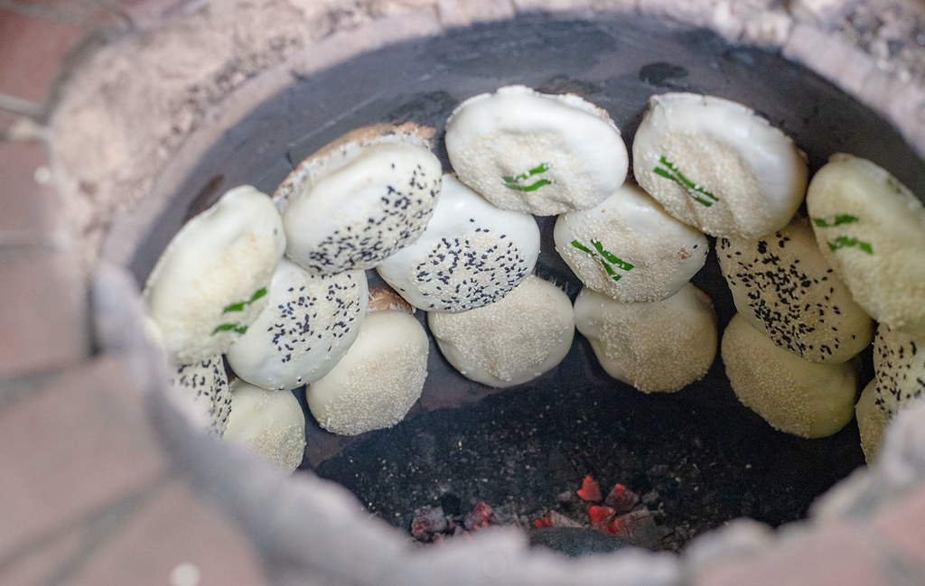 【松江南京美食】黑老闆胡椒餅，蔥塞超多，咬下去肉汁直接噴出來推薦(菜單) @趙先生吃飯