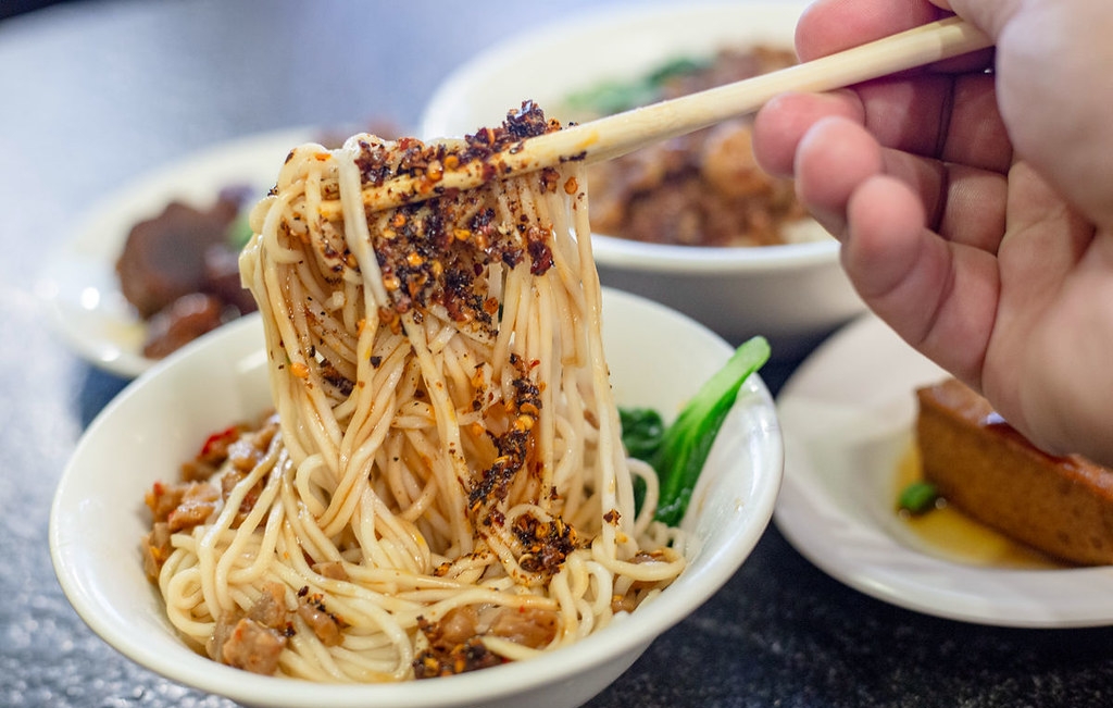 【西門美食】西門麵店銷魂豬腳飯，60年老店24小時營業，必點銷魂豬腳飯配半熟蛋 (菜單) @趙先生吃飯