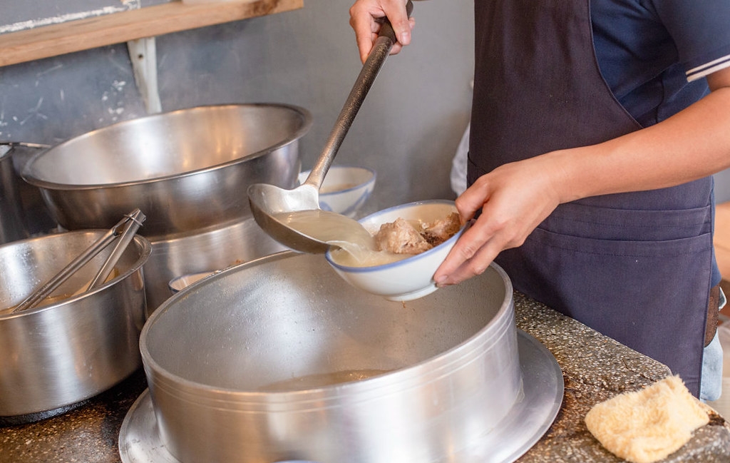 【南京復興美食】排骨湯 高麗菜飯，只賣兩樣生意好到爆，蘿蔔排骨湯好喝可加湯推薦(菜單) @趙先生吃飯