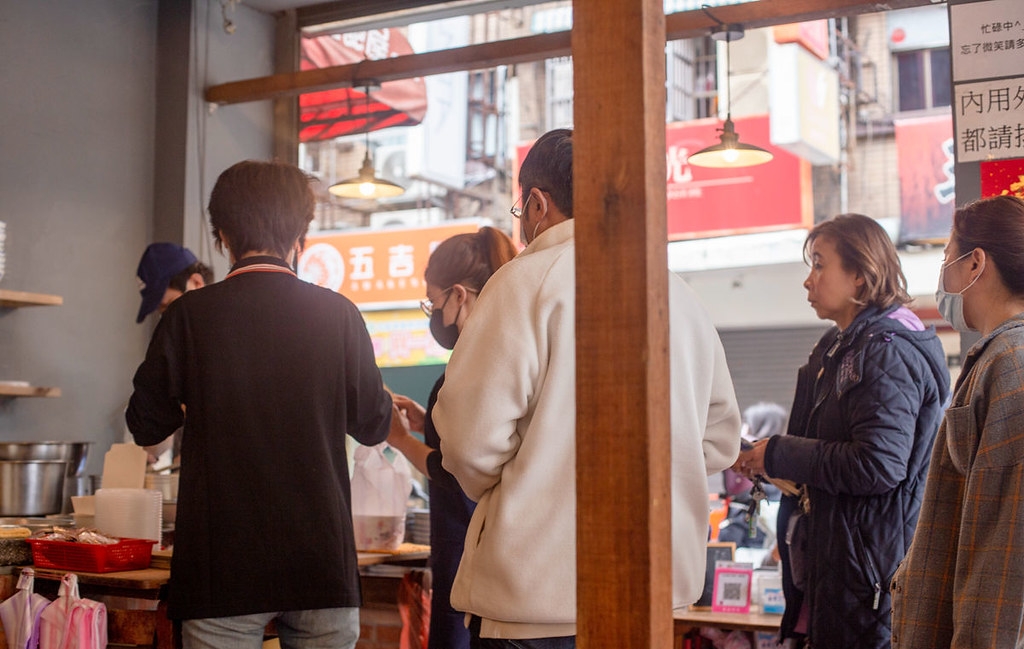 【南京復興美食】排骨湯 高麗菜飯，只賣兩樣生意好到爆，蘿蔔排骨湯好喝可加湯推薦(菜單) @趙先生吃飯