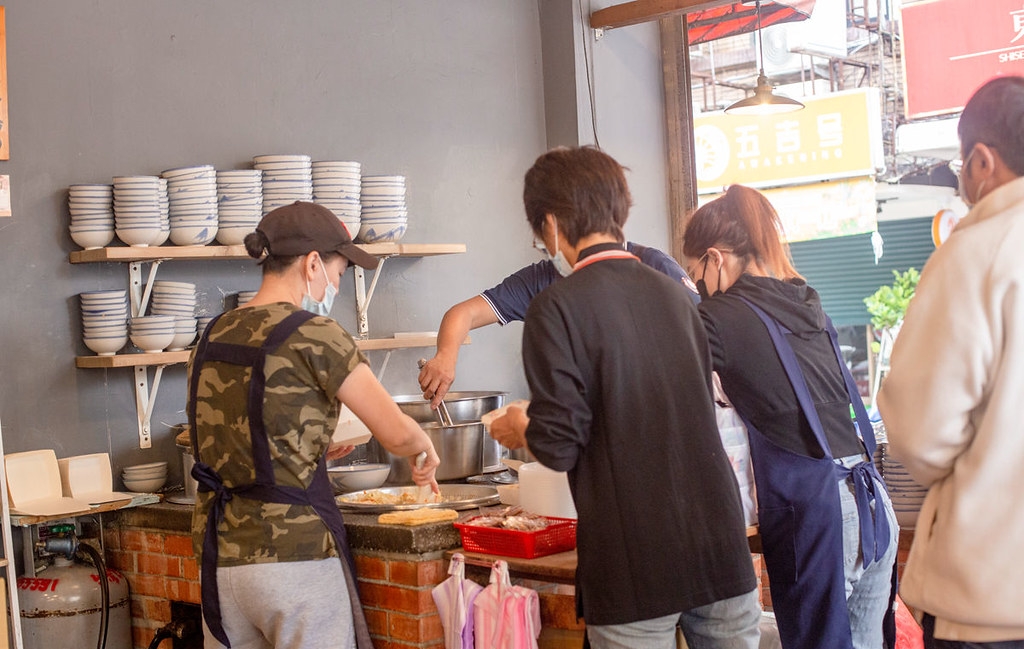 【南京復興美食】排骨湯 高麗菜飯，只賣兩樣生意好到爆，蘿蔔排骨湯好喝可加湯推薦(菜單) @趙先生吃飯