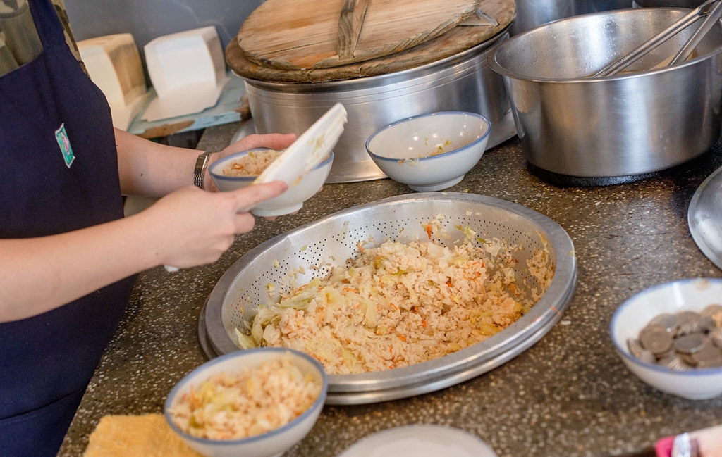 【南京復興美食】排骨湯 高麗菜飯，只賣兩樣生意好到爆，蘿蔔排骨湯好喝可加湯推薦(菜單) @趙先生吃飯