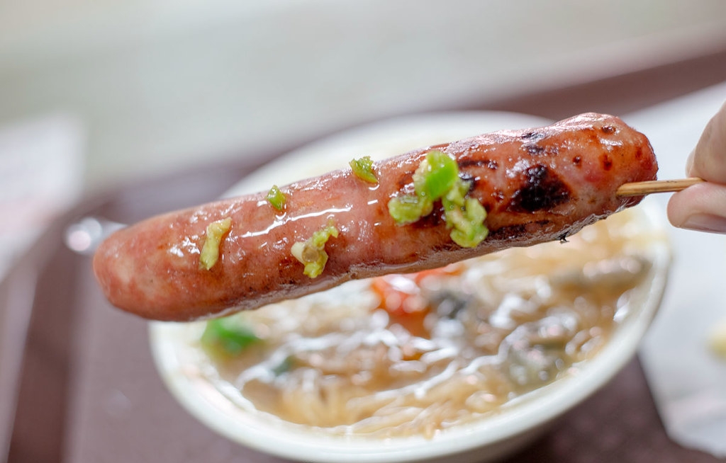 【板橋美食】油庫口蚵仔麵線+炭烤香腸，新埔站巷弄四十年小吃推薦大麵線加炭烤香腸 @趙先生吃飯
