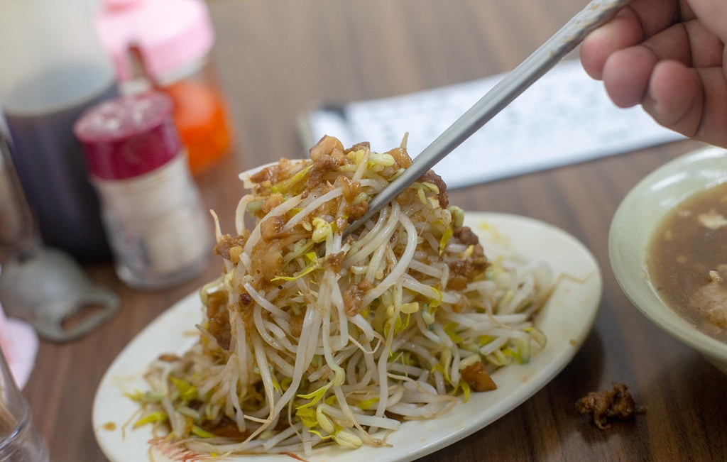 【南京三民美食】阿草赤肉羹，40年老字號，實在紮實的赤肉口感推薦(菜單) @趙先生吃飯