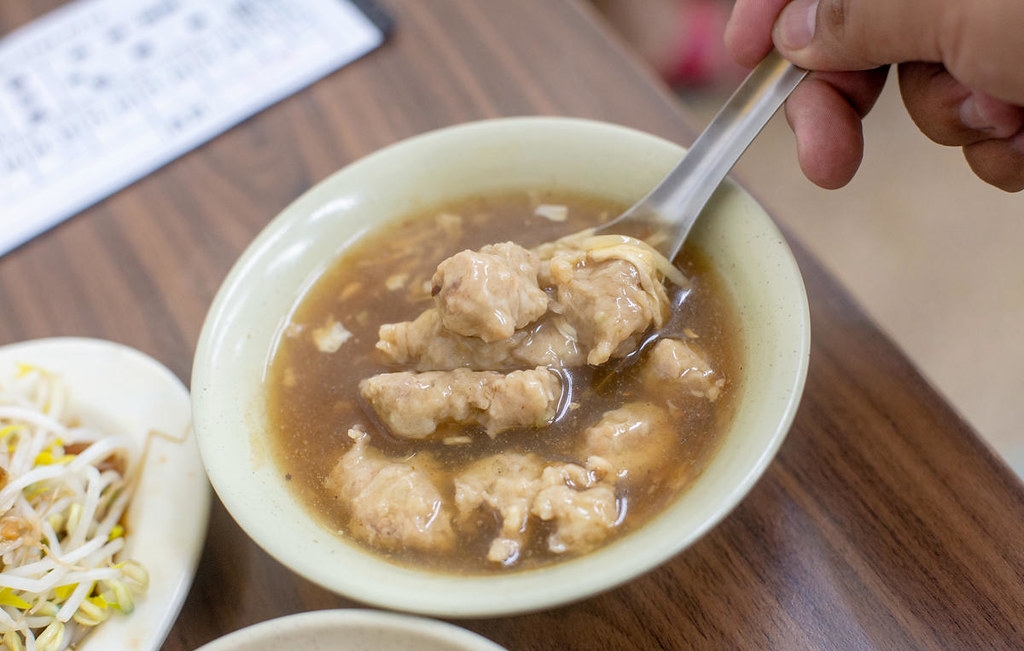 【南京三民美食】阿草赤肉羹，40年老字號，實在紮實的赤肉口感推薦(菜單) @趙先生吃飯