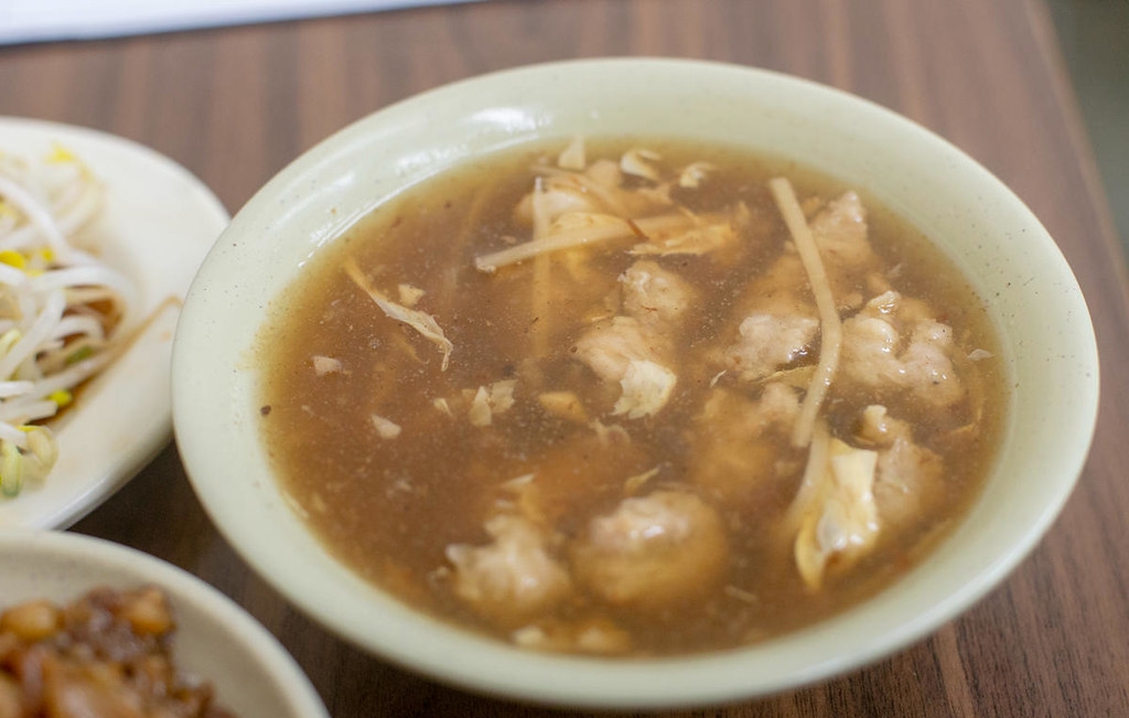 【南京三民美食】阿草赤肉羹，40年老字號，實在紮實的赤肉口感推薦(菜單) @趙先生吃飯