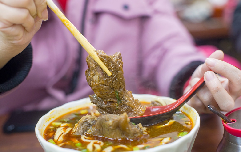 【天母美食】忠誠牛肉麵，小碗份量就是別人家大碗推薦(菜單) @趙先生吃飯