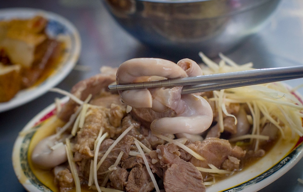 【松山美食】新東街米粉湯，隱藏在草埔市場的無名早午餐黑白切推薦(菜單) @趙先生吃飯