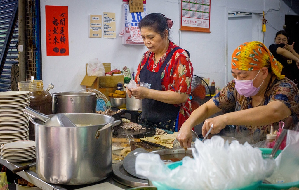 【松山美食】新東街米粉湯，隱藏在草埔市場的無名早午餐黑白切推薦(菜單) @趙先生吃飯