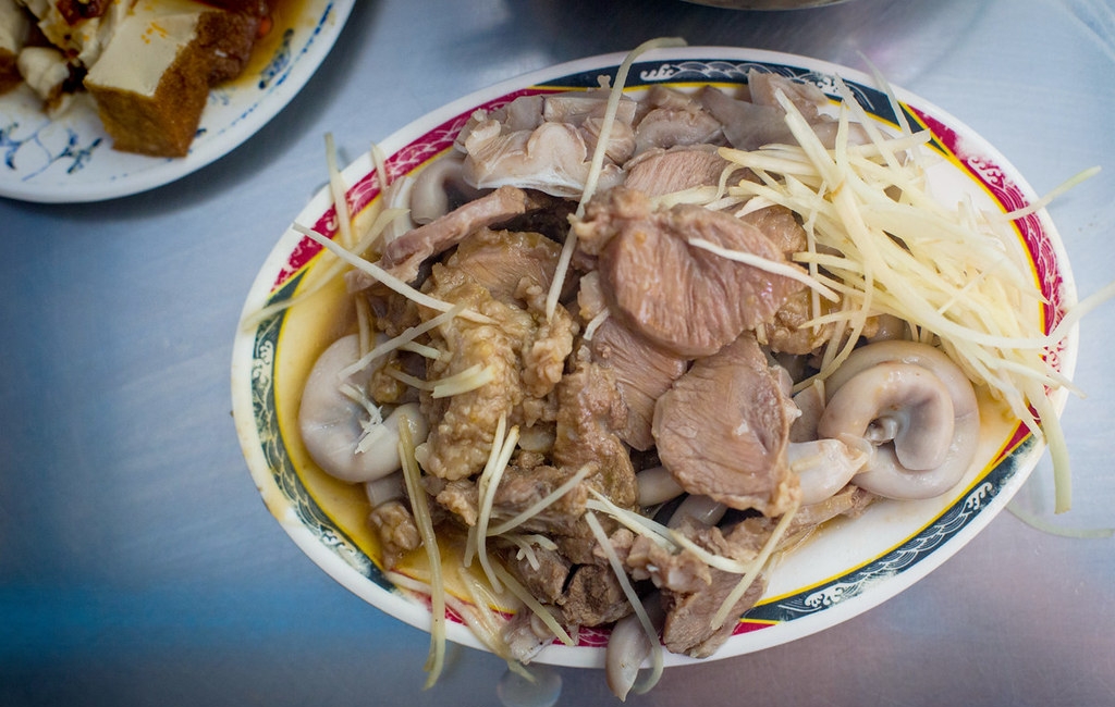 【松山美食】新東街米粉湯，隱藏在草埔市場的無名早午餐黑白切推薦(菜單) @趙先生吃飯