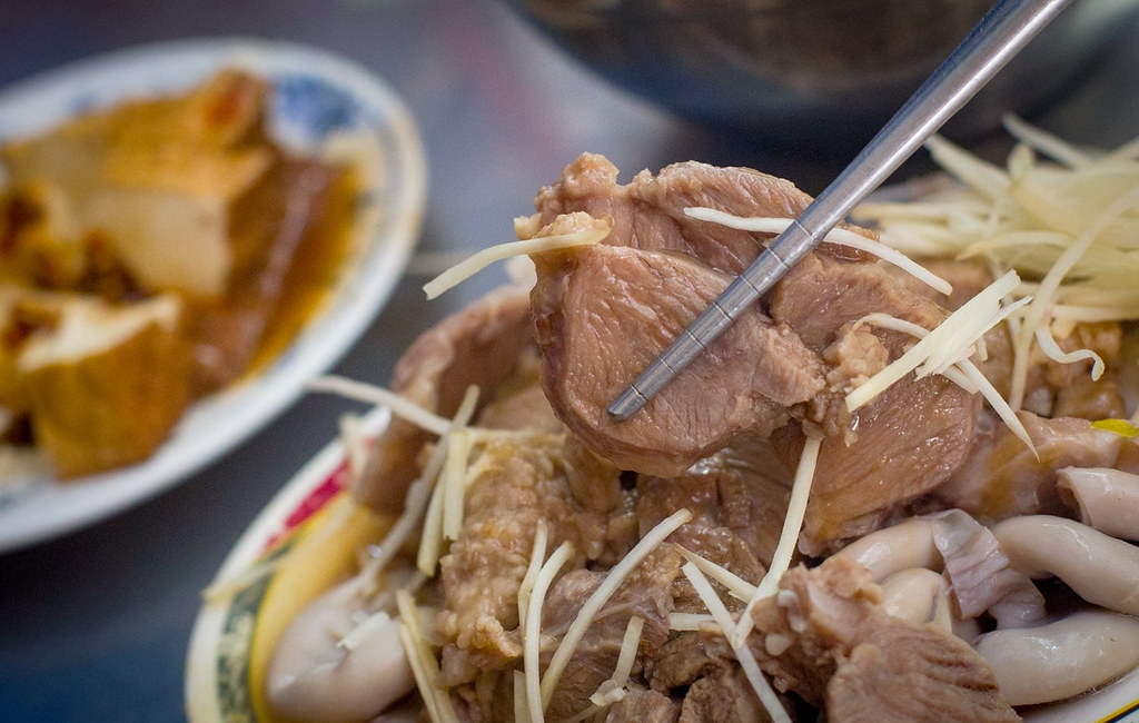 【松山美食】新東街米粉湯，隱藏在草埔市場的無名早午餐黑白切推薦(菜單) @趙先生吃飯